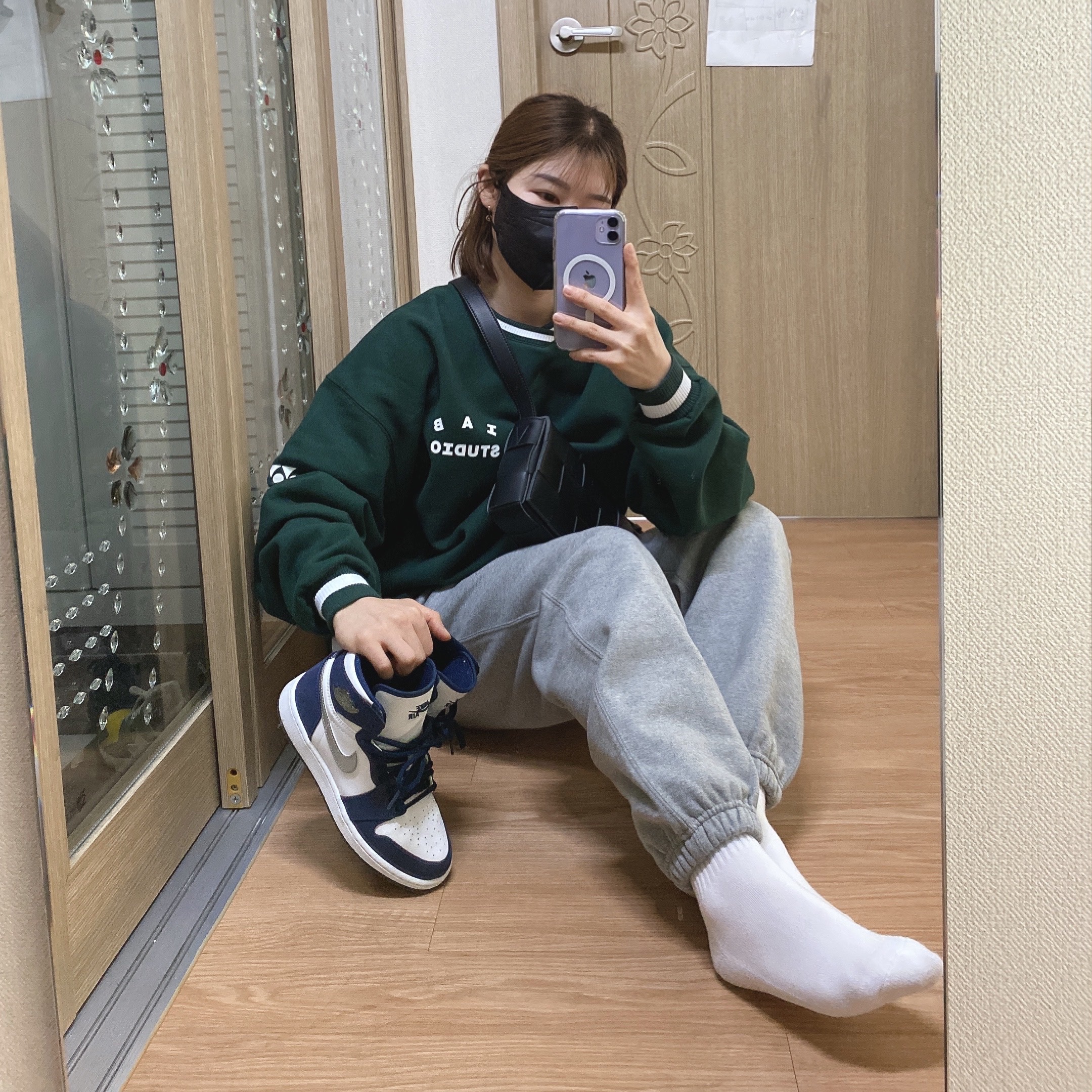 IAB Studio x Yonex Sweatshirt Green, (W) Nike NRG Solo Swoosh Fleece Pants Dark Grey Heather - Asia 착용 스타일