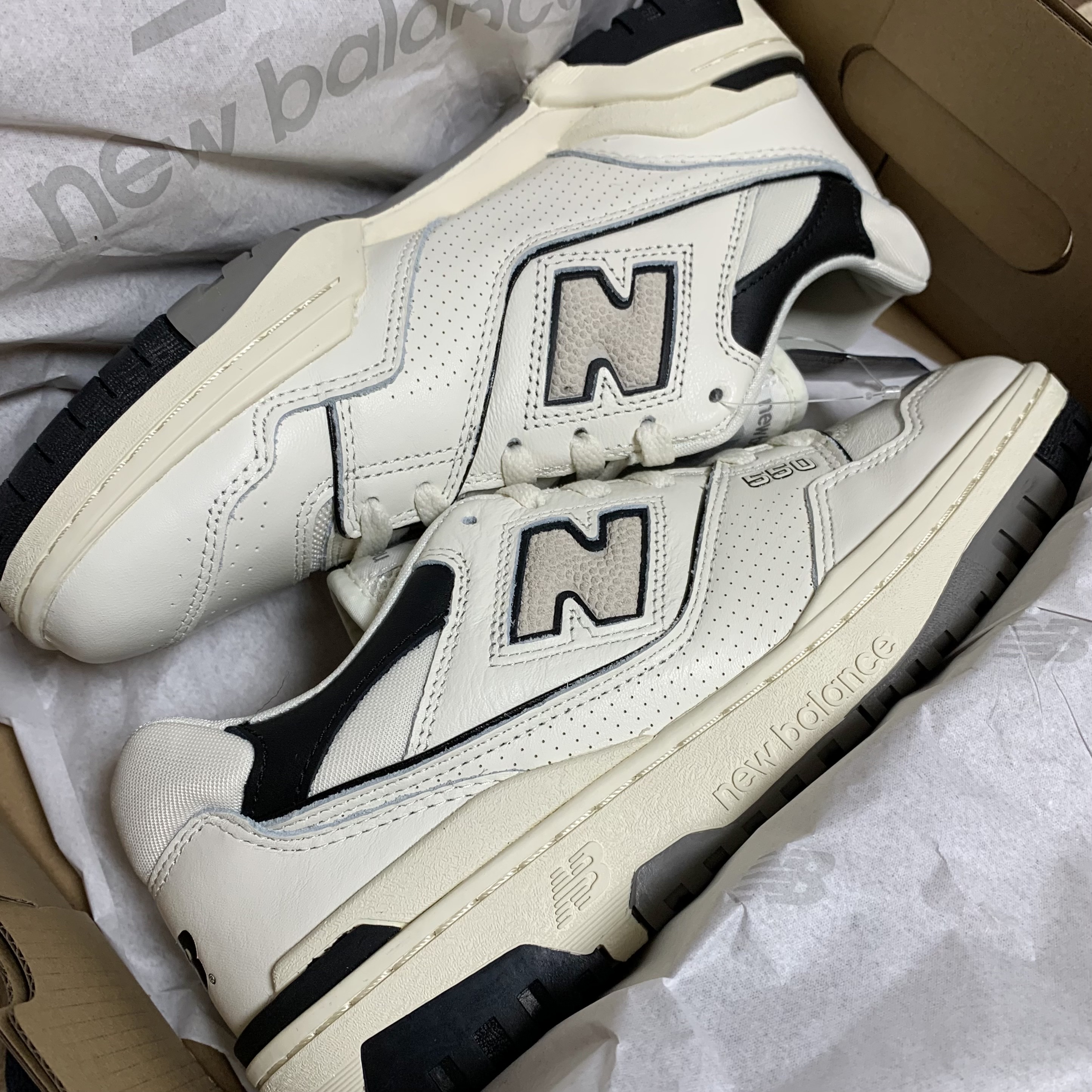 New Balance 550 White Grey - 2E Wide 착용 스타일