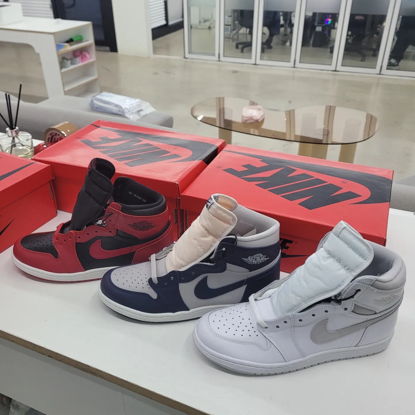 Jordan 1 High 85 College Navy, Jordan 1 High 85 Neutral Grey 착용 스타일 - 1