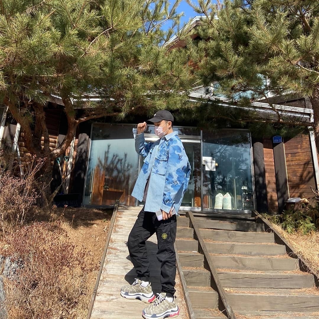 Balenciaga x Gucci The Hacker Project Triple S Sneakers Beige Ebony GG Supreme Black White Red 착용 스타일