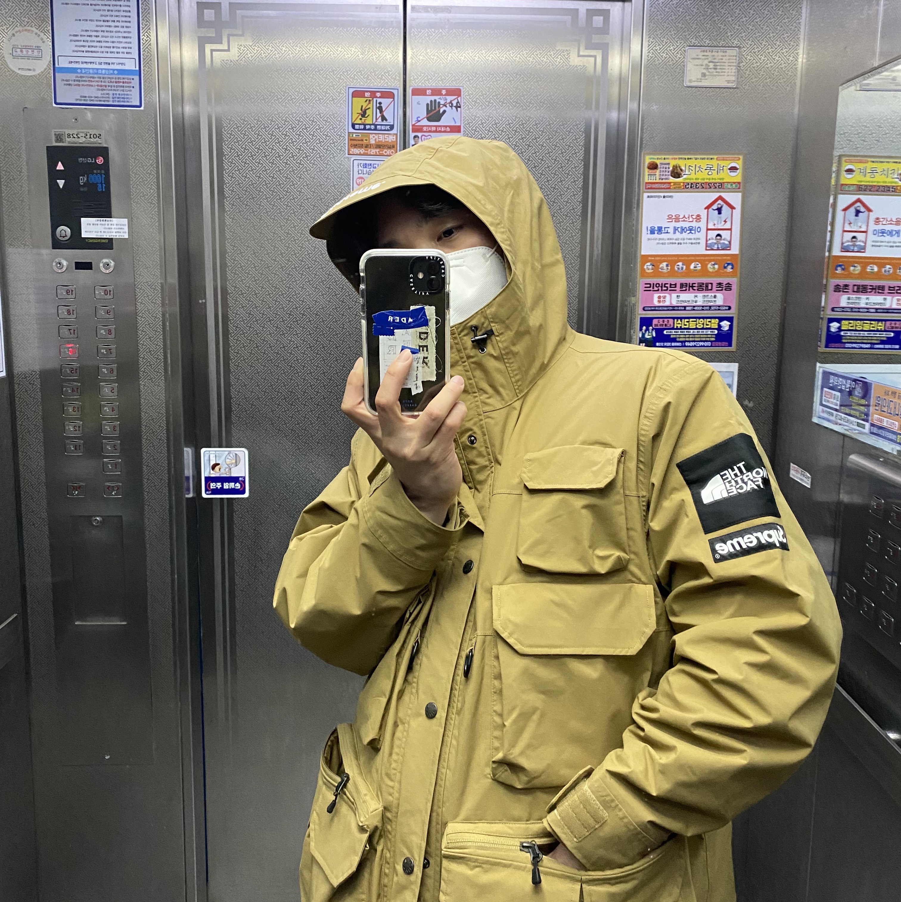 Supreme x The North Face Cargo Jacket Gold - 20SS, Casetify x Ader Error Sketch Impact iPhone Case 착용 스타일