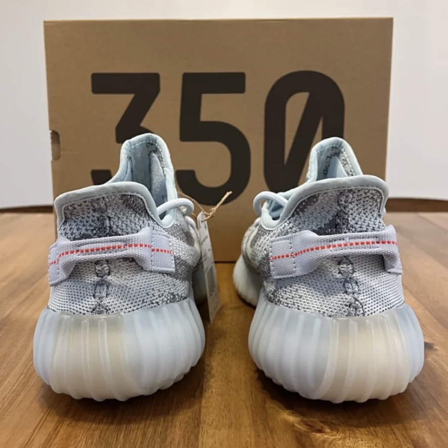 Adidas Yeezy Boost 350 V2 Blue Tint 2017 착용 스타일 - 3