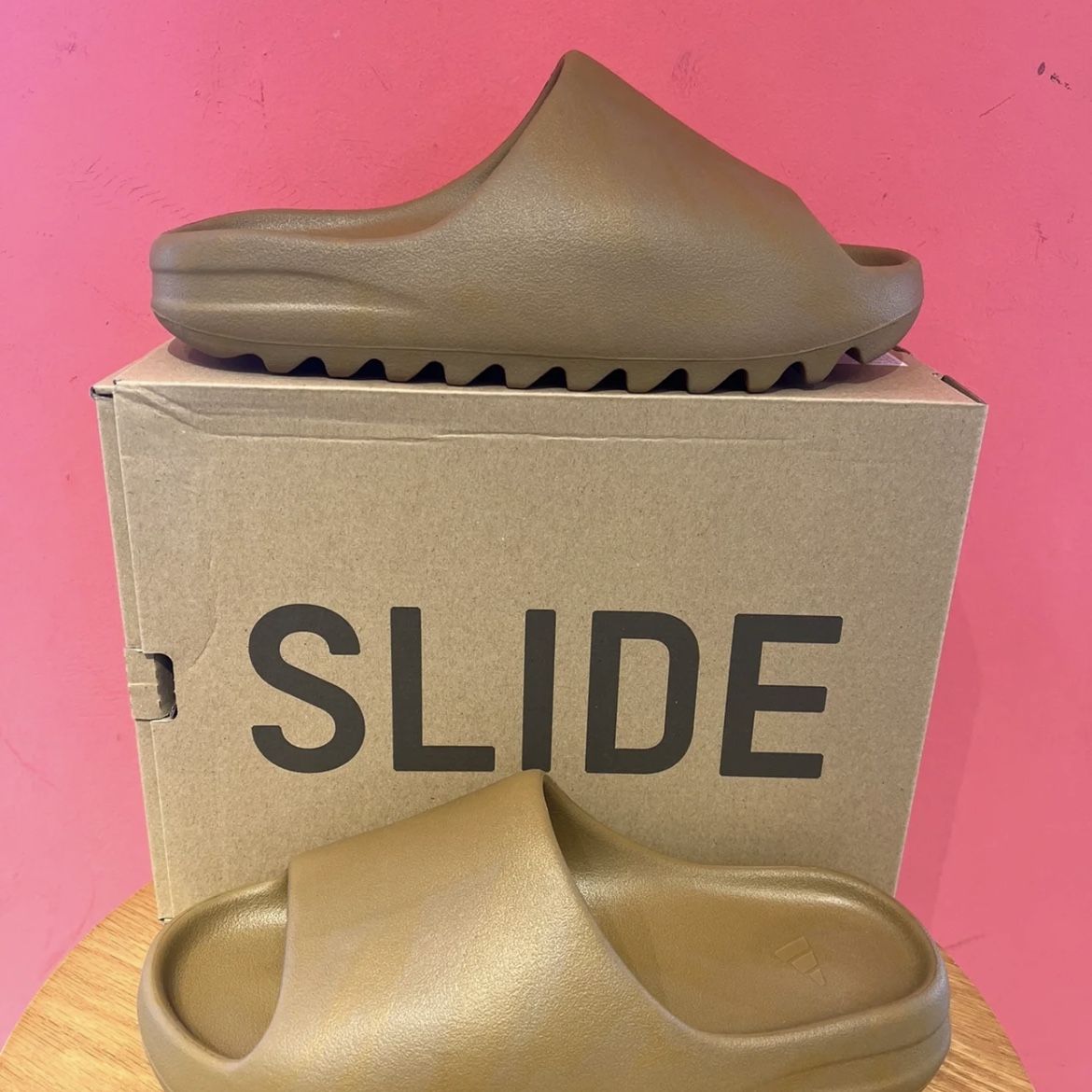 Adidas Yeezy Slide Pure, Adidas Yeezy Slide Onyx 착용 스타일 - 3