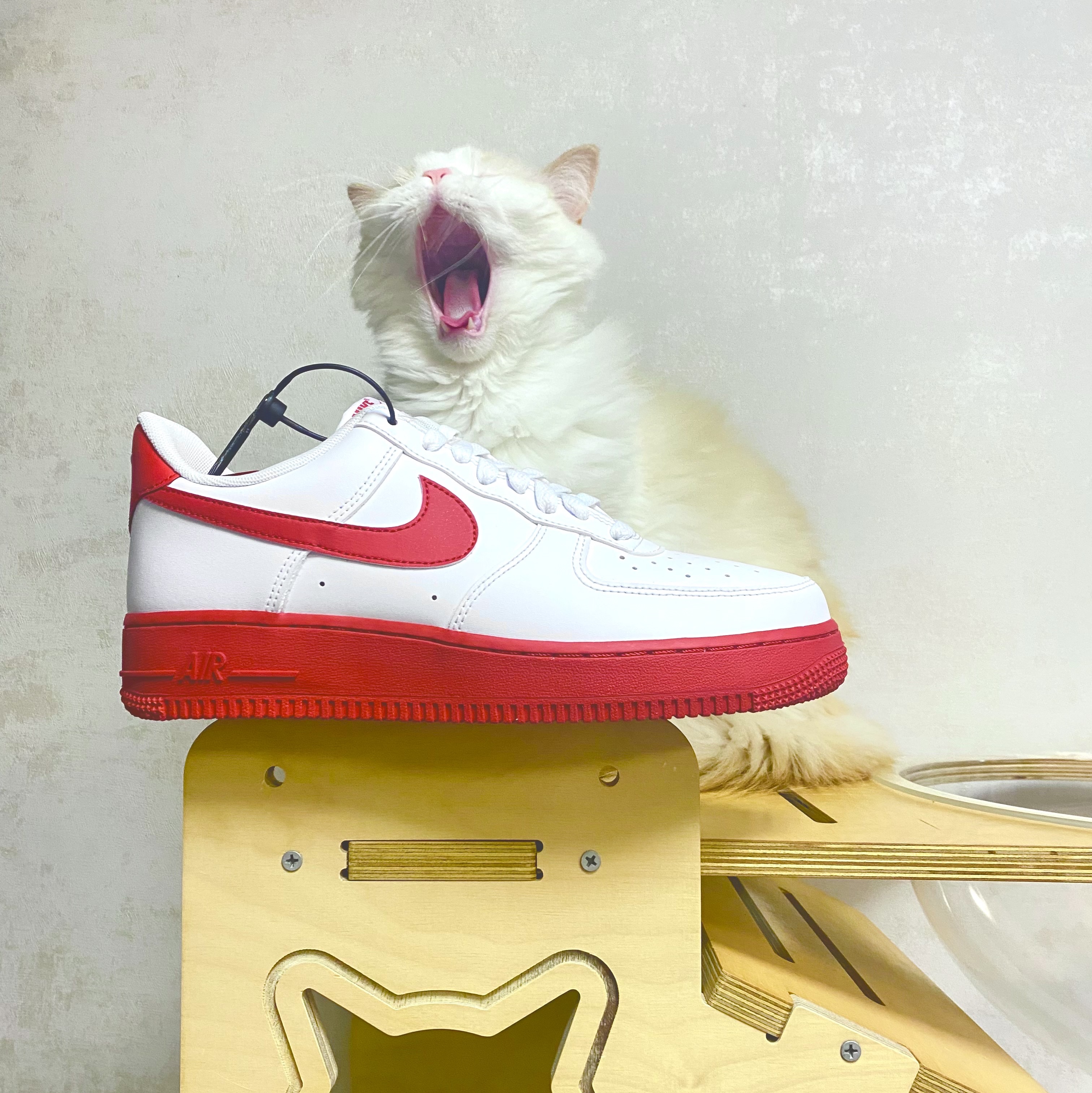 Nike Air Force 1 Low White Red Midsole 착용 스타일