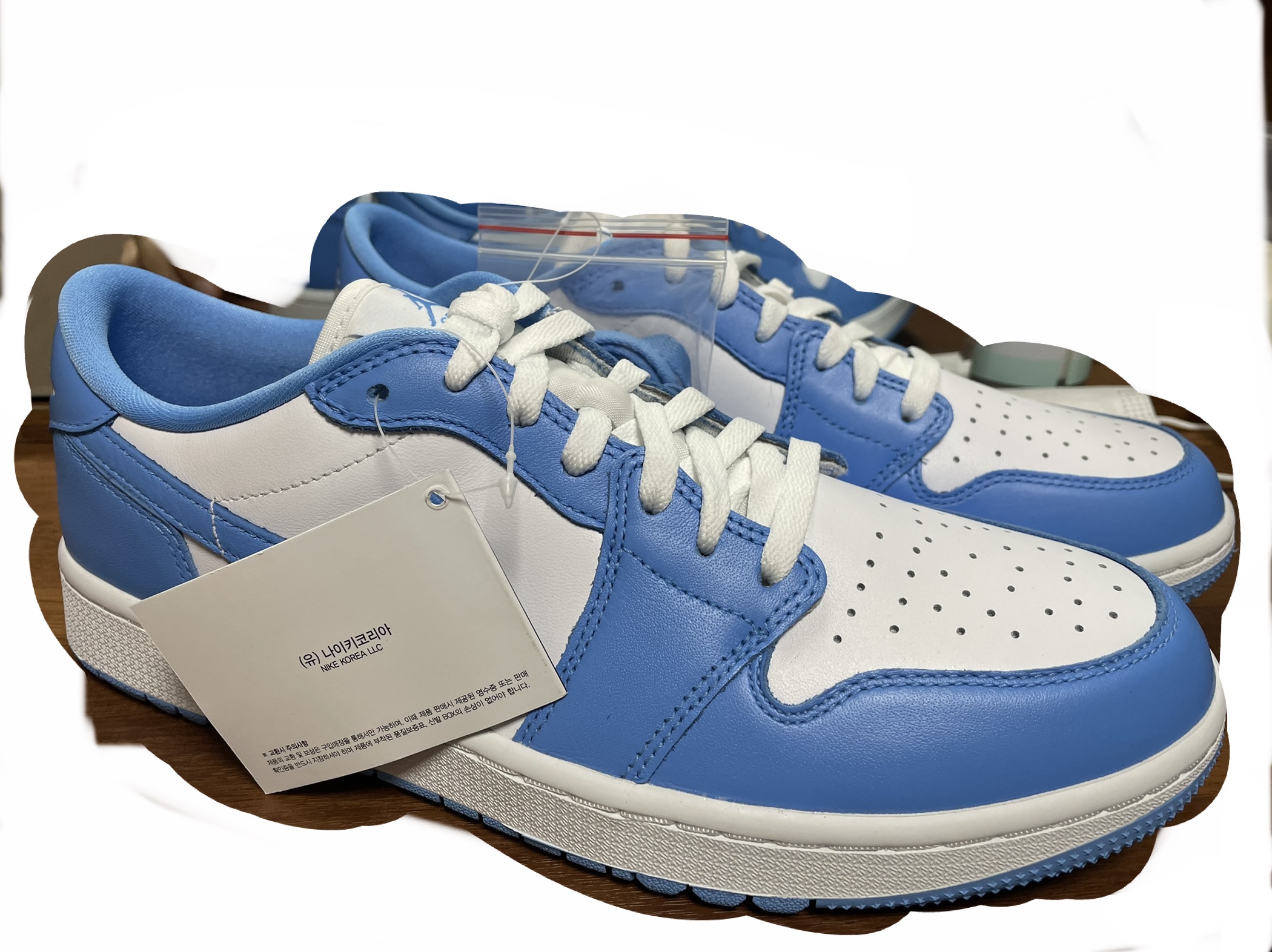 Jordan 1 Low Golf White and University Blue 착용 스타일