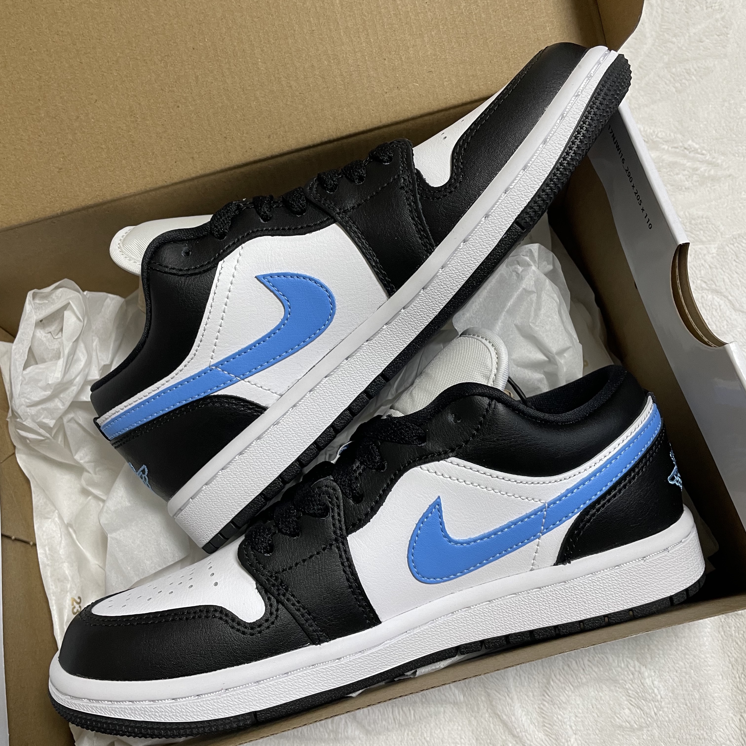 (W) Jordan 1 Low Black University Blue 착용 스타일