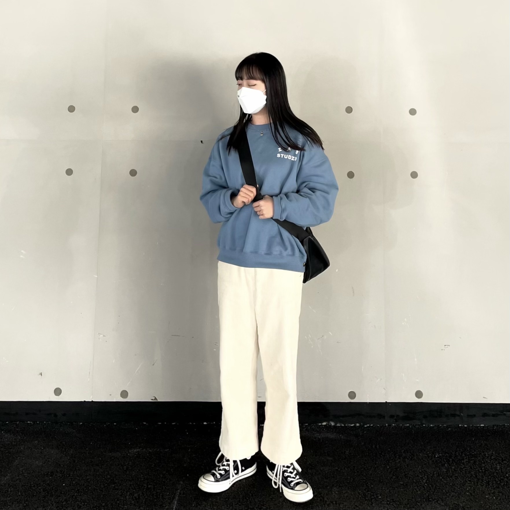 IAB Studio Crewneck Sky Blue, Converse Chuck 70 Hi Black 착용 스타일