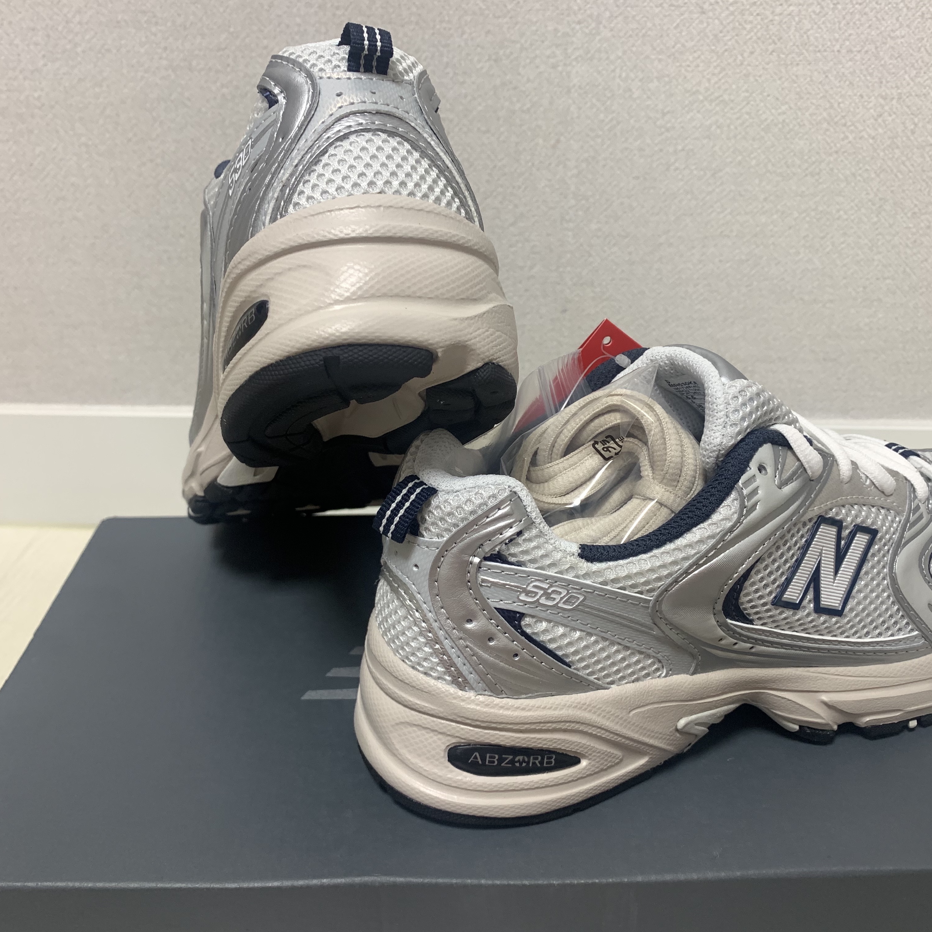 New Balance 530 Steel Grey 착용 스타일 - 4