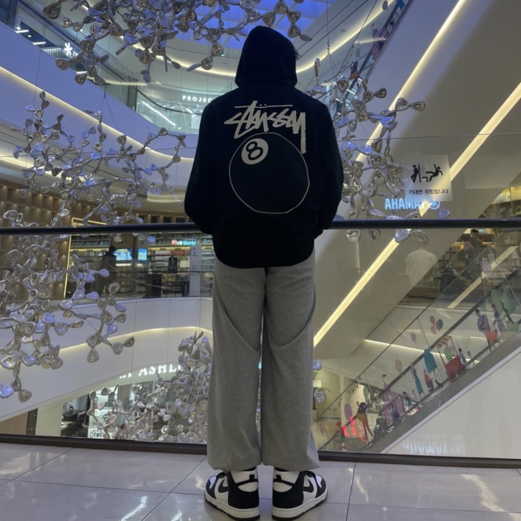 Stussy 8 Ball Hoodie Black - 21FW, Nike Dunk High Retro Championship White 착용 스타일 - 2