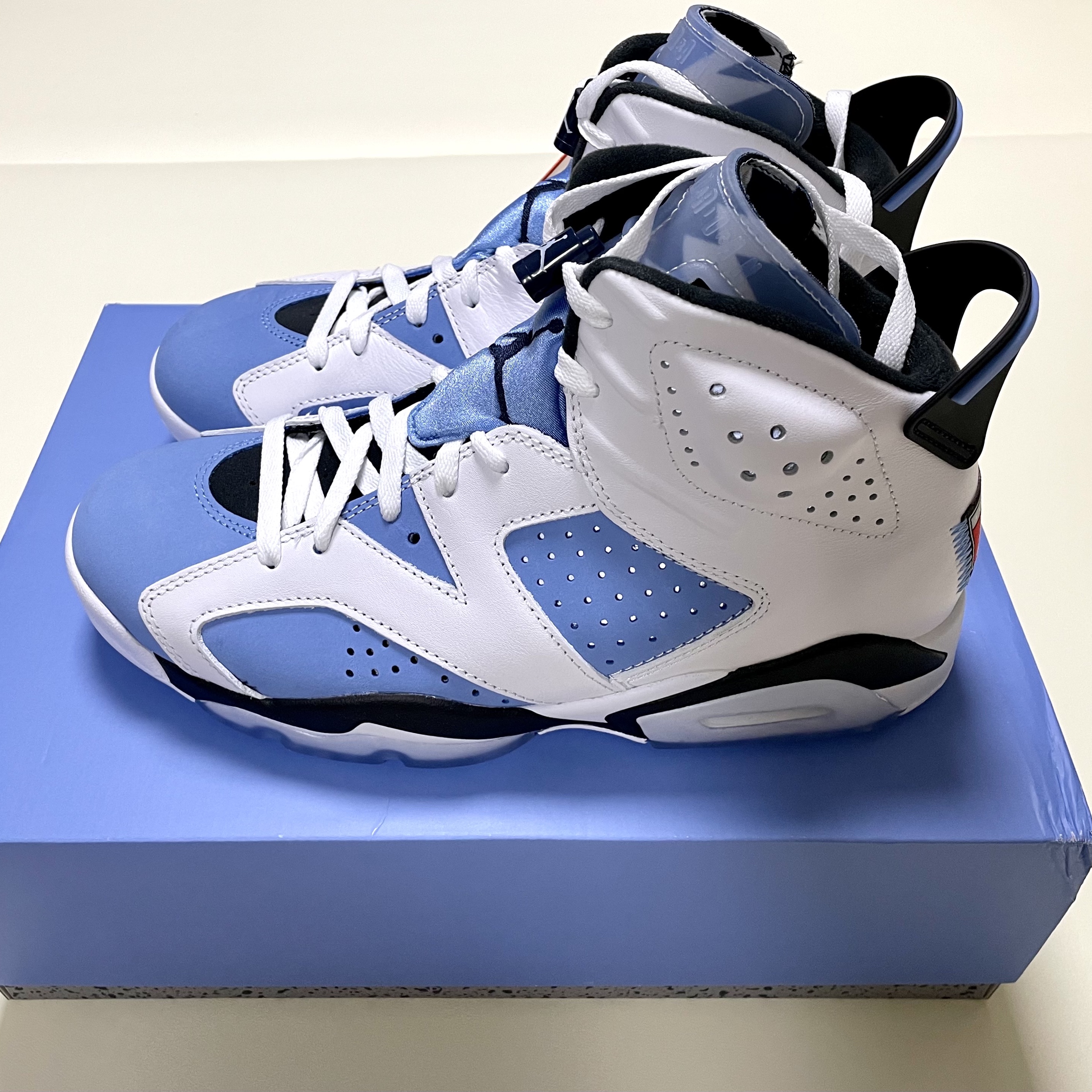 Jordan 6 Retro University Blue 착용 스타일
