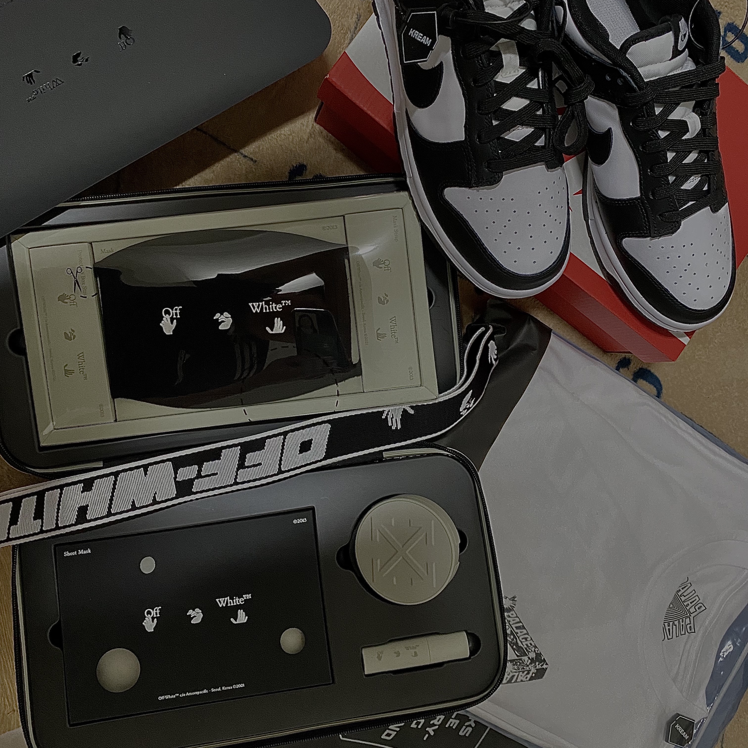 Nike Dunk Low Retro Black, Off-White x Amore Pacific Protection Box (Without Cosmetics) 착용 스타일 - 1