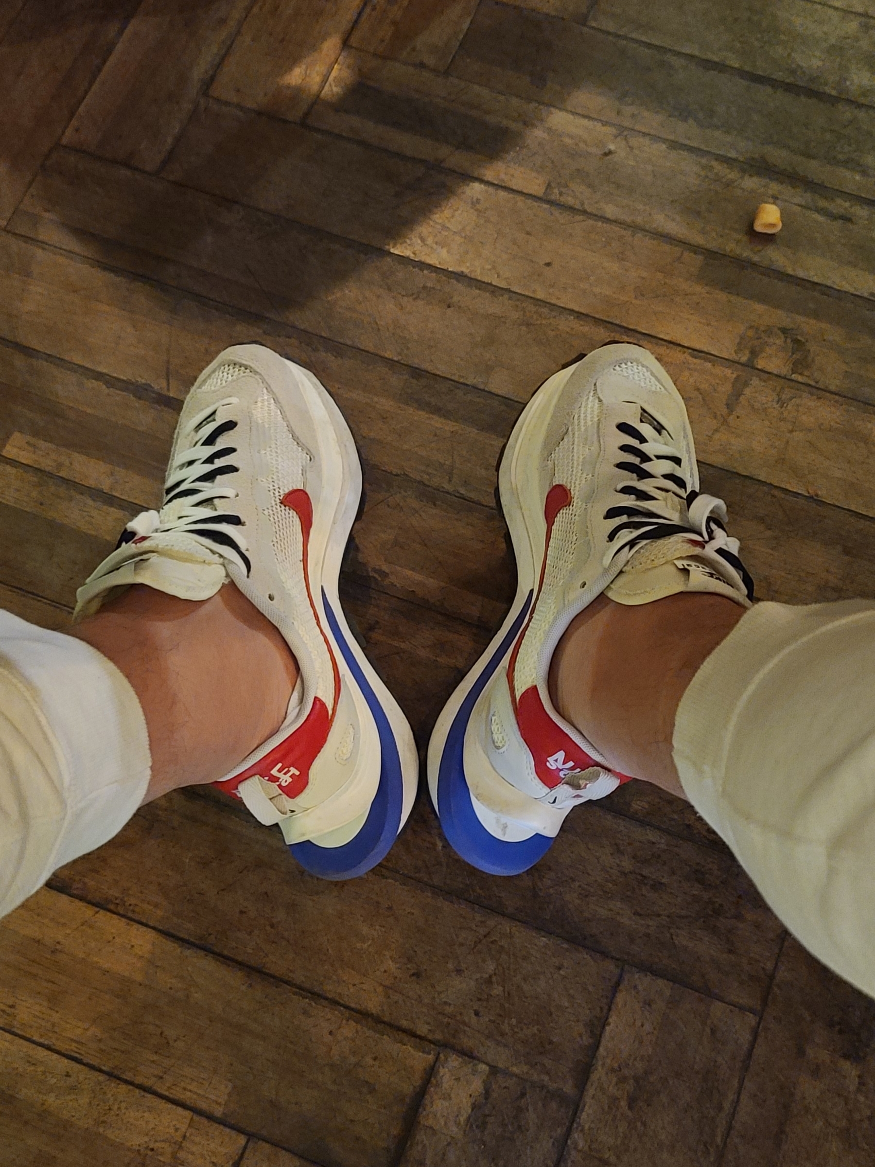 Nike x Sacai VaporWaffle Royal Fuchsia 착용 스타일 - 1