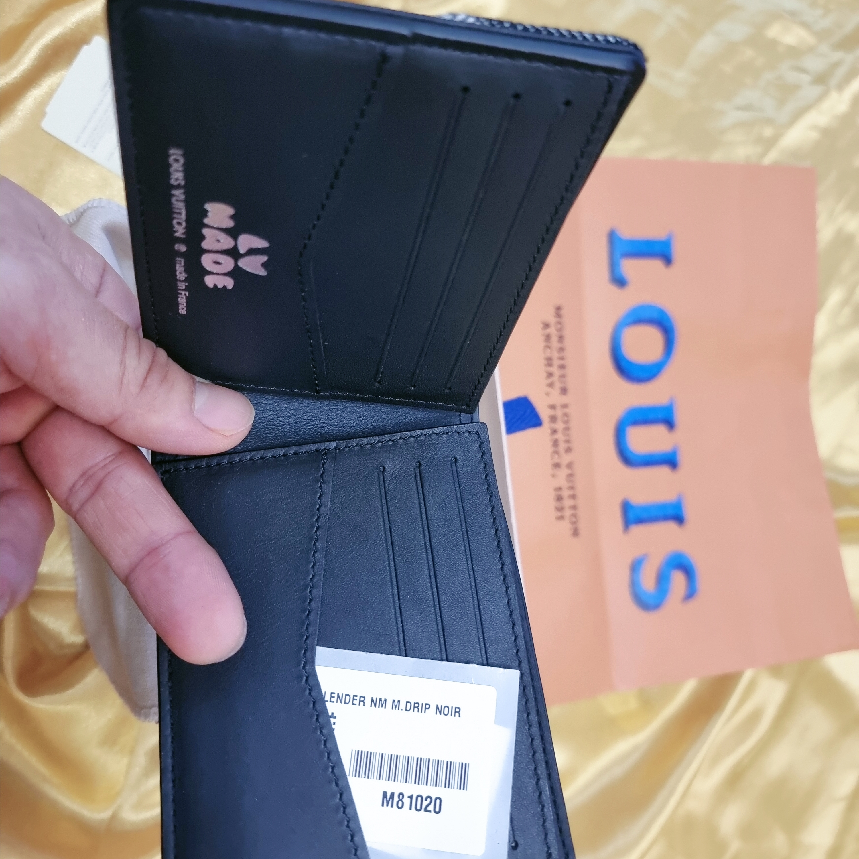 Louis Vuitton x Nigo Slender Wallet Black 착용 스타일 - 2