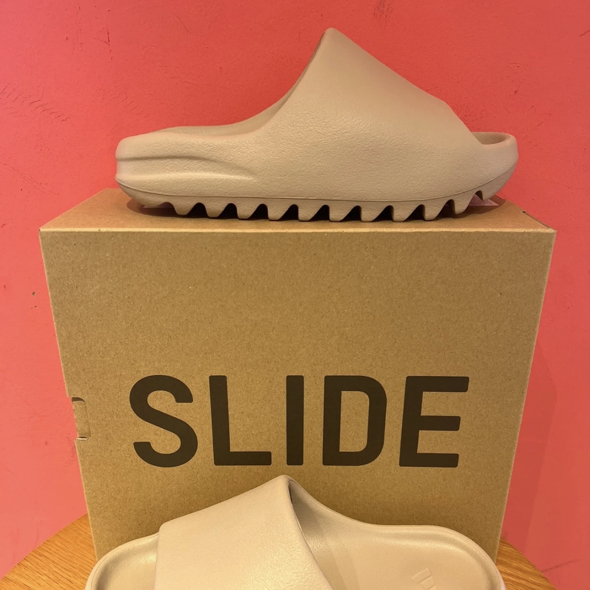 Adidas Yeezy Slide Pure, Adidas Yeezy Slide Onyx 착용 스타일 - 1