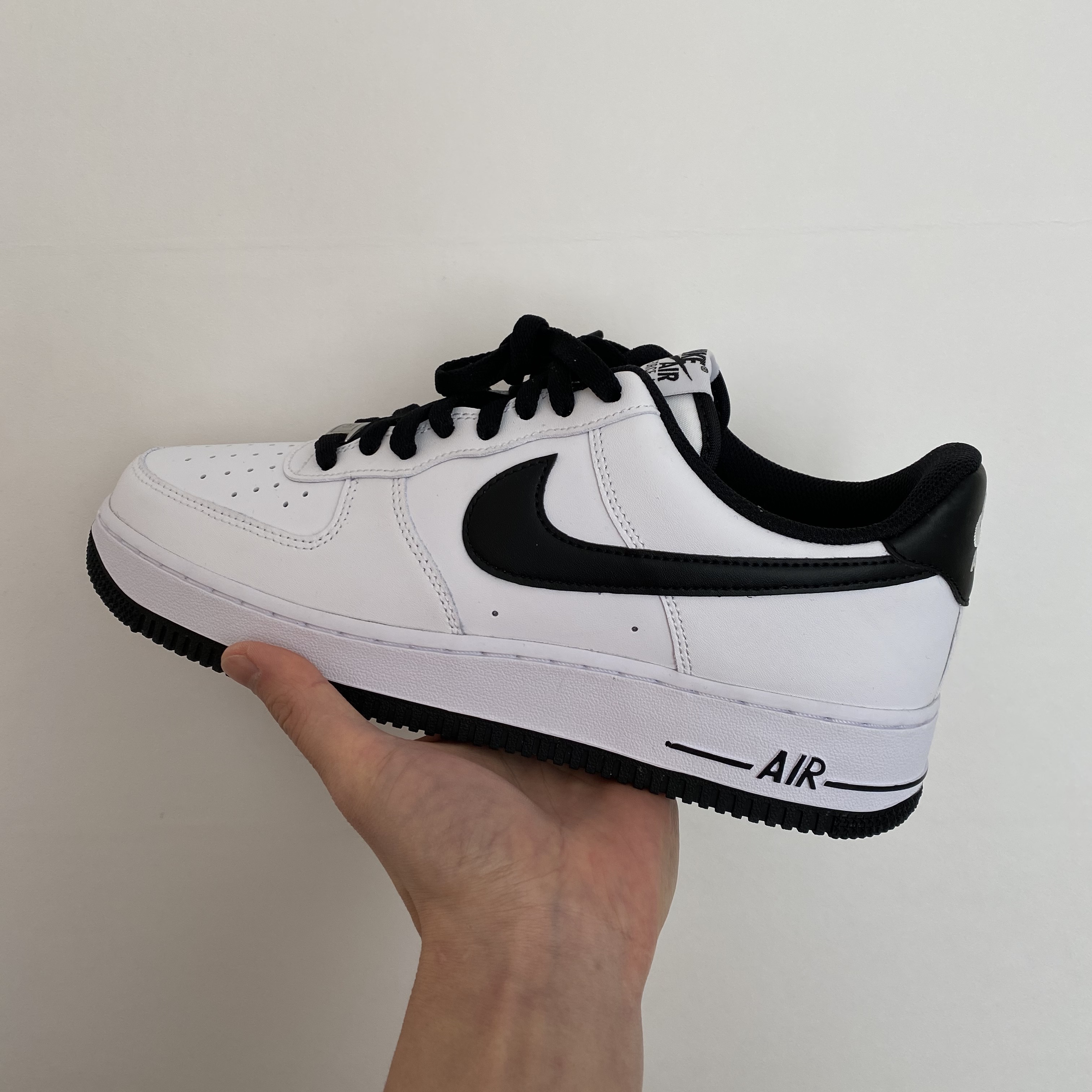Nike Air Force 1 '07 White Black 착용 스타일 - 2