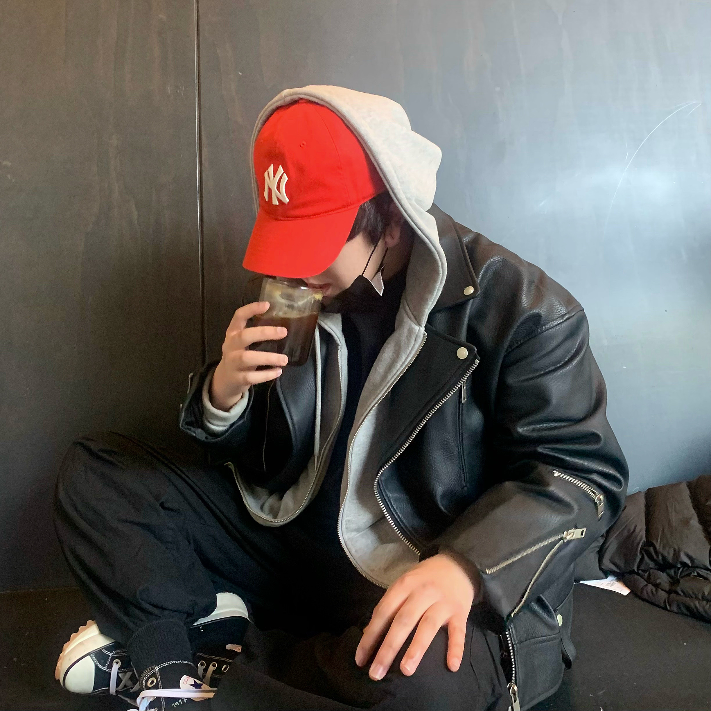 Converse x JW Anderson Run Star Hike Hi Black 착용 스타일 - 2