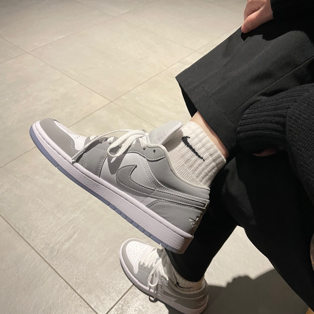 (W) Jordan 1 Low White Wolf Grey 착용 스타일 - 1
