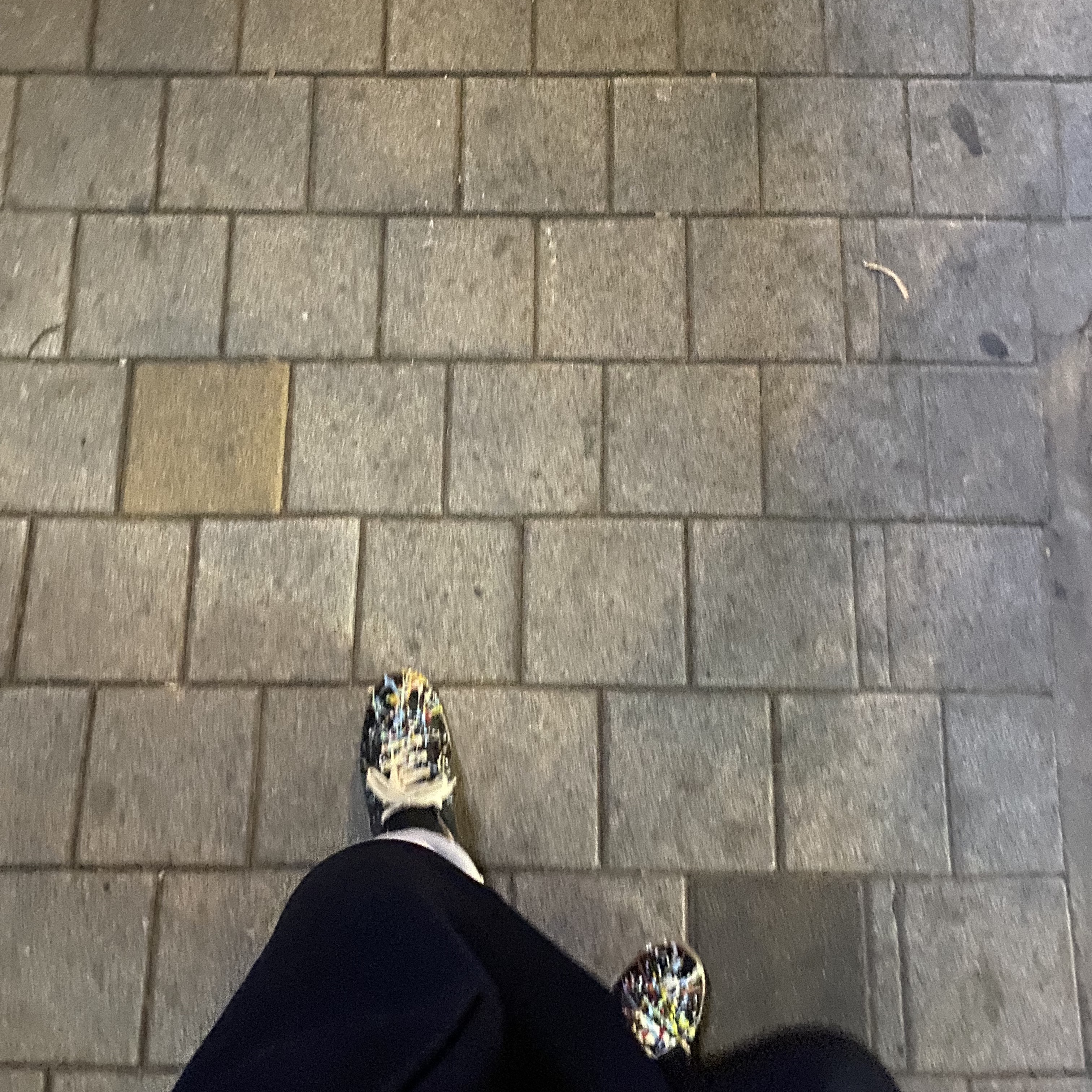 Maison Margiela Replica Paint Drop Sneakers Black 착용 스타일