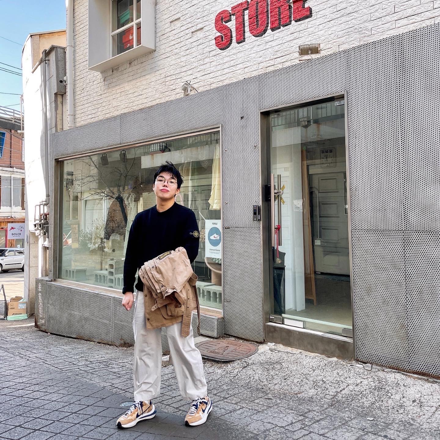 Nike x Sacai VaporWaffle Sesame and Blue Void 착용 스타일