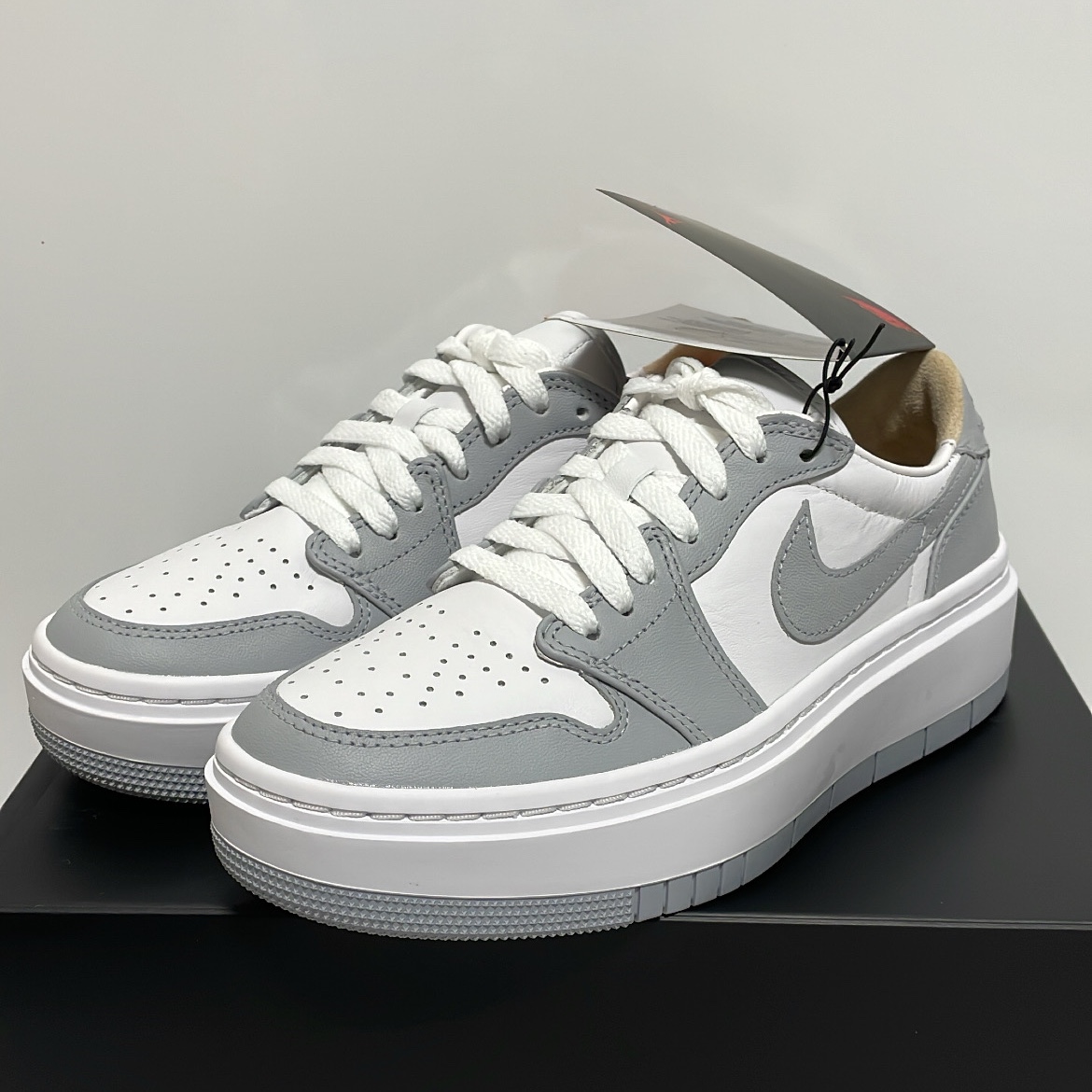 (W) Jordan 1 Elevate Low White and Wolf Grey 착용 스타일
