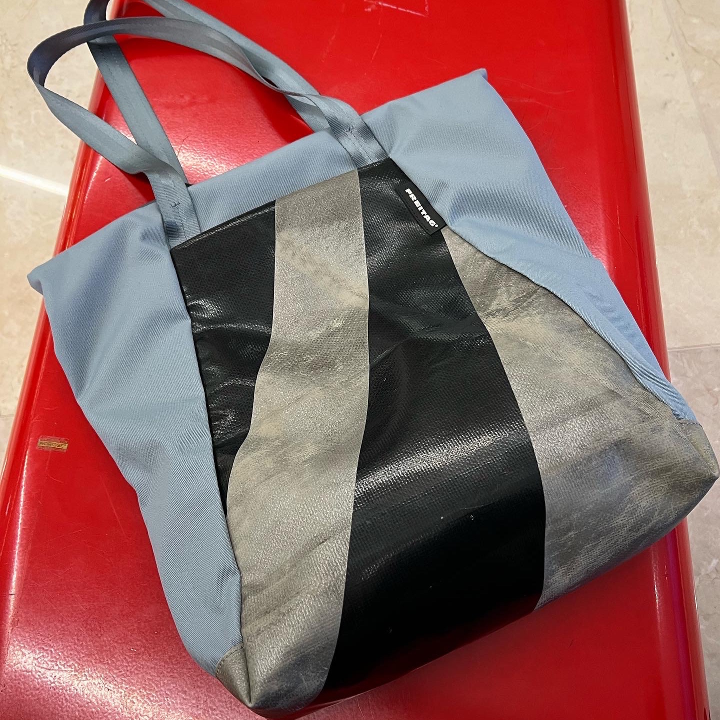 Maison Margiela 5AC Micro Bag Black 착용 스타일 - 4