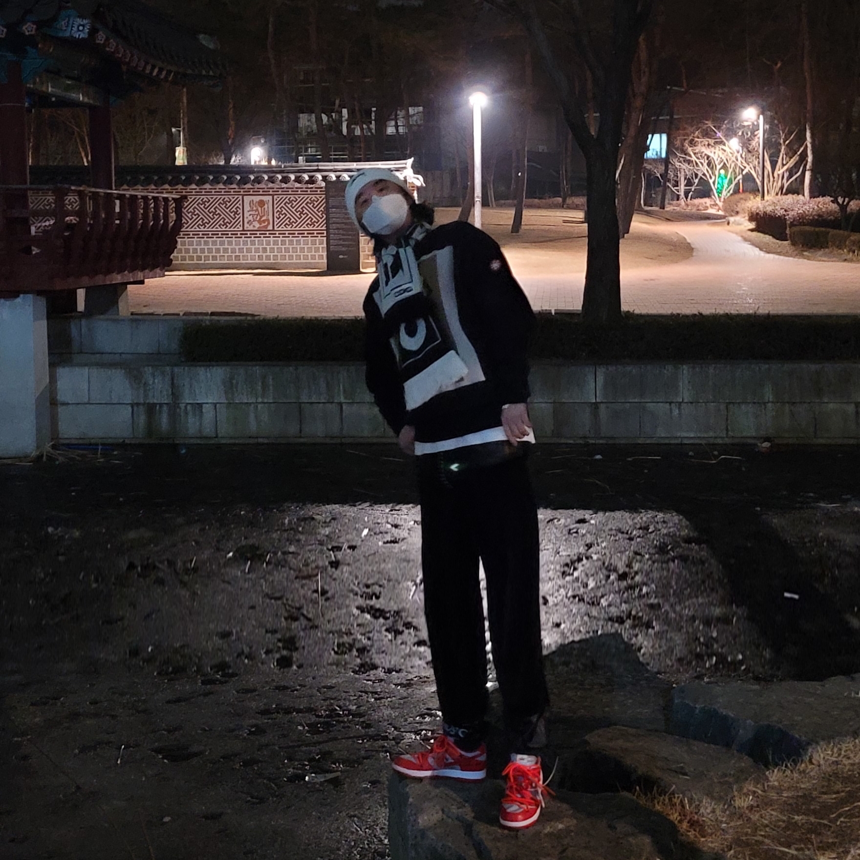 Nike x Off-White Dunk Low University Red, Nike x Stussy Cuff Beanie White 착용 스타일
