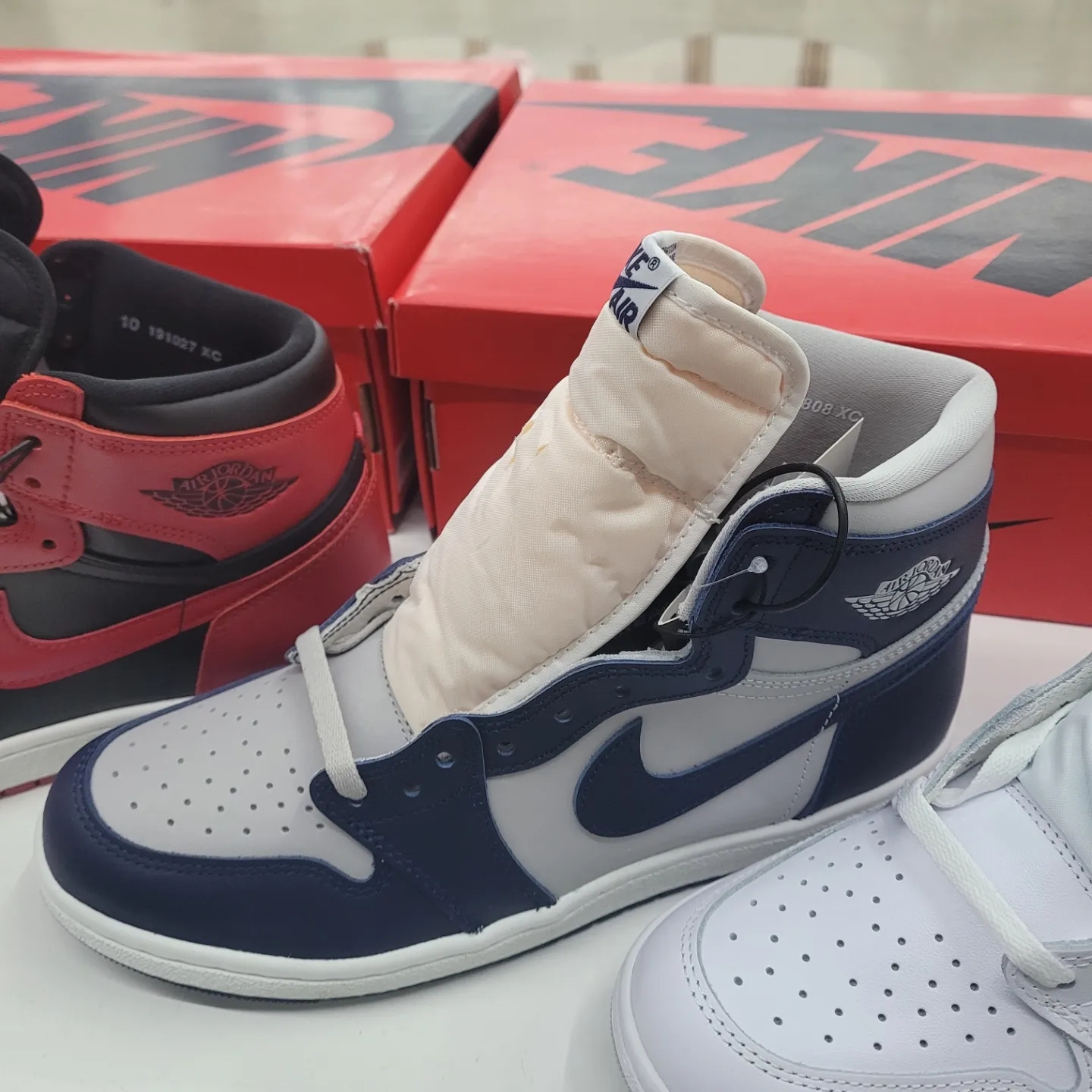 Jordan 1 High 85 College Navy, Jordan 1 High 85 Neutral Grey 착용 스타일 - 3