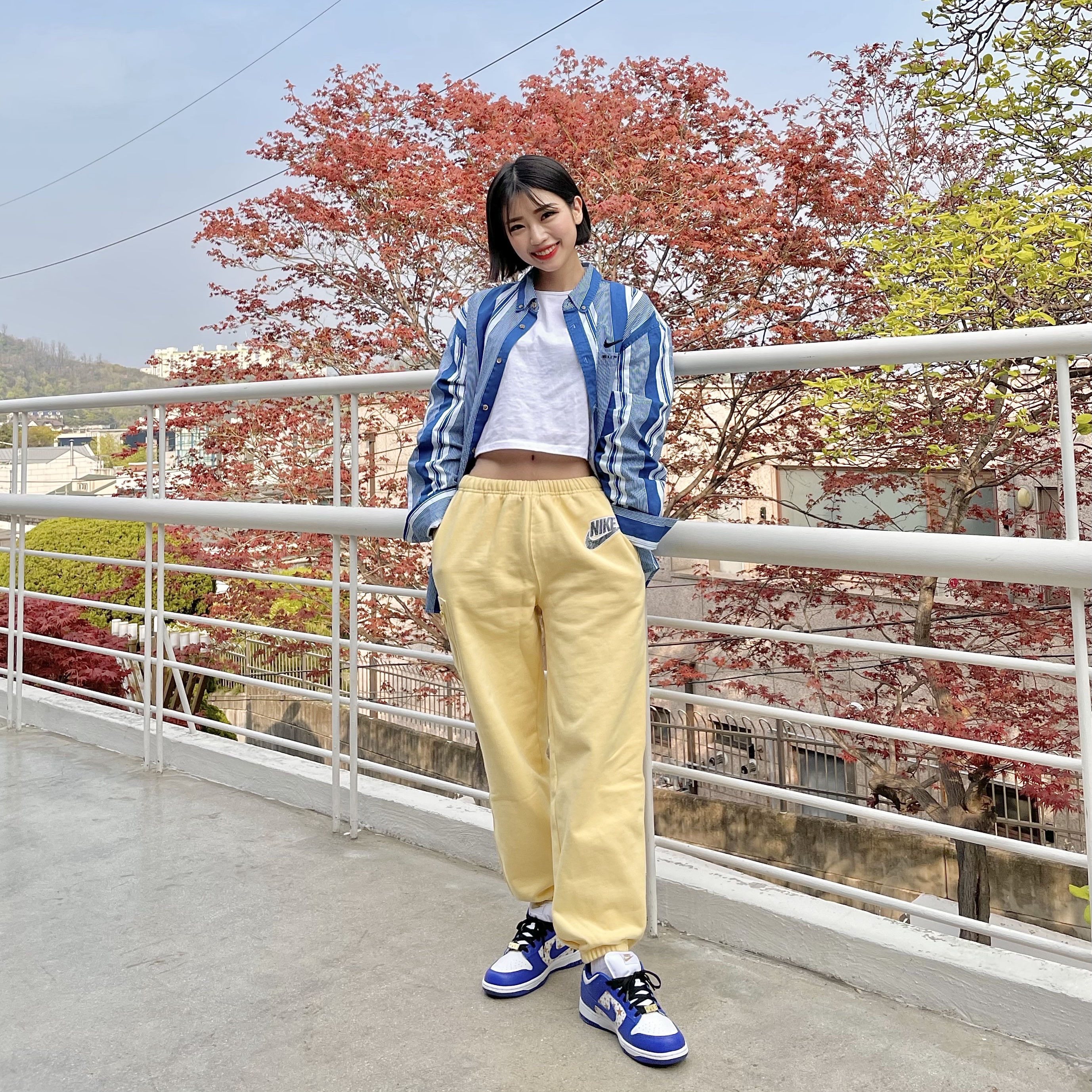 Nike x Supreme SB Dunk Low Hyper Blue, Supreme x Nike Cotton Twill Shirt Blue Stripe - 21SS 착용 스타일 - 3