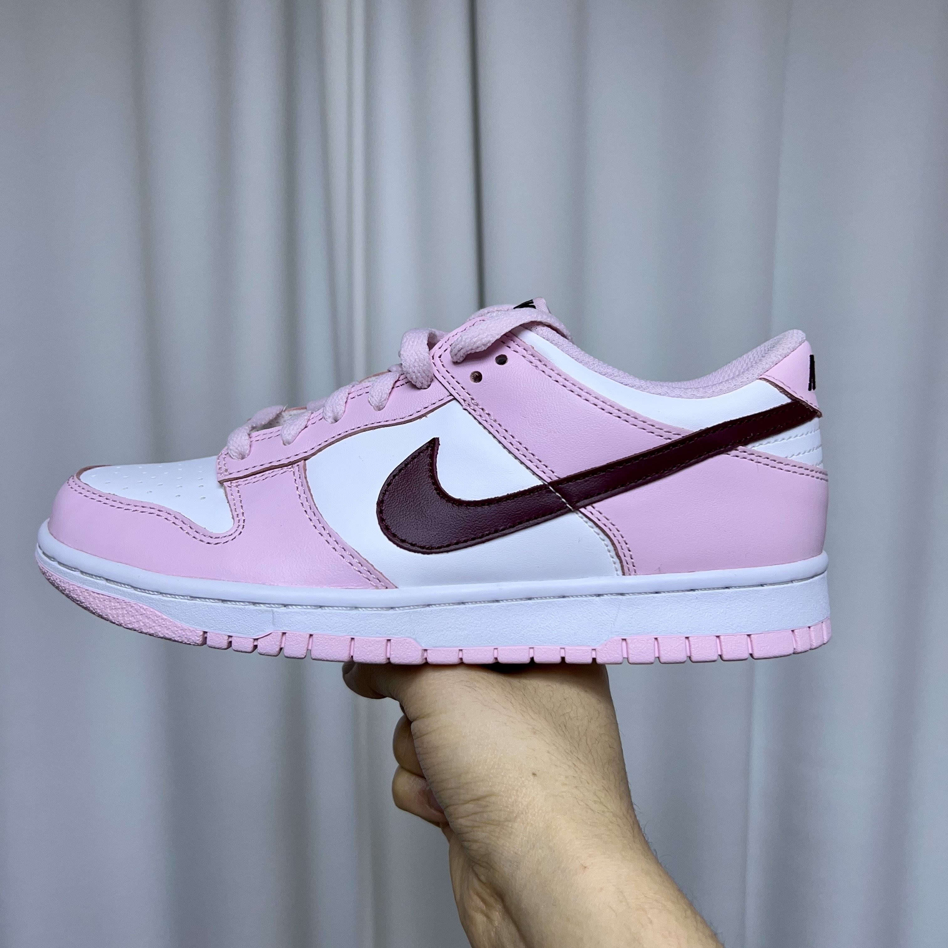 (GS) Nike Dunk Low Pink Foam 착용 스타일 - 1