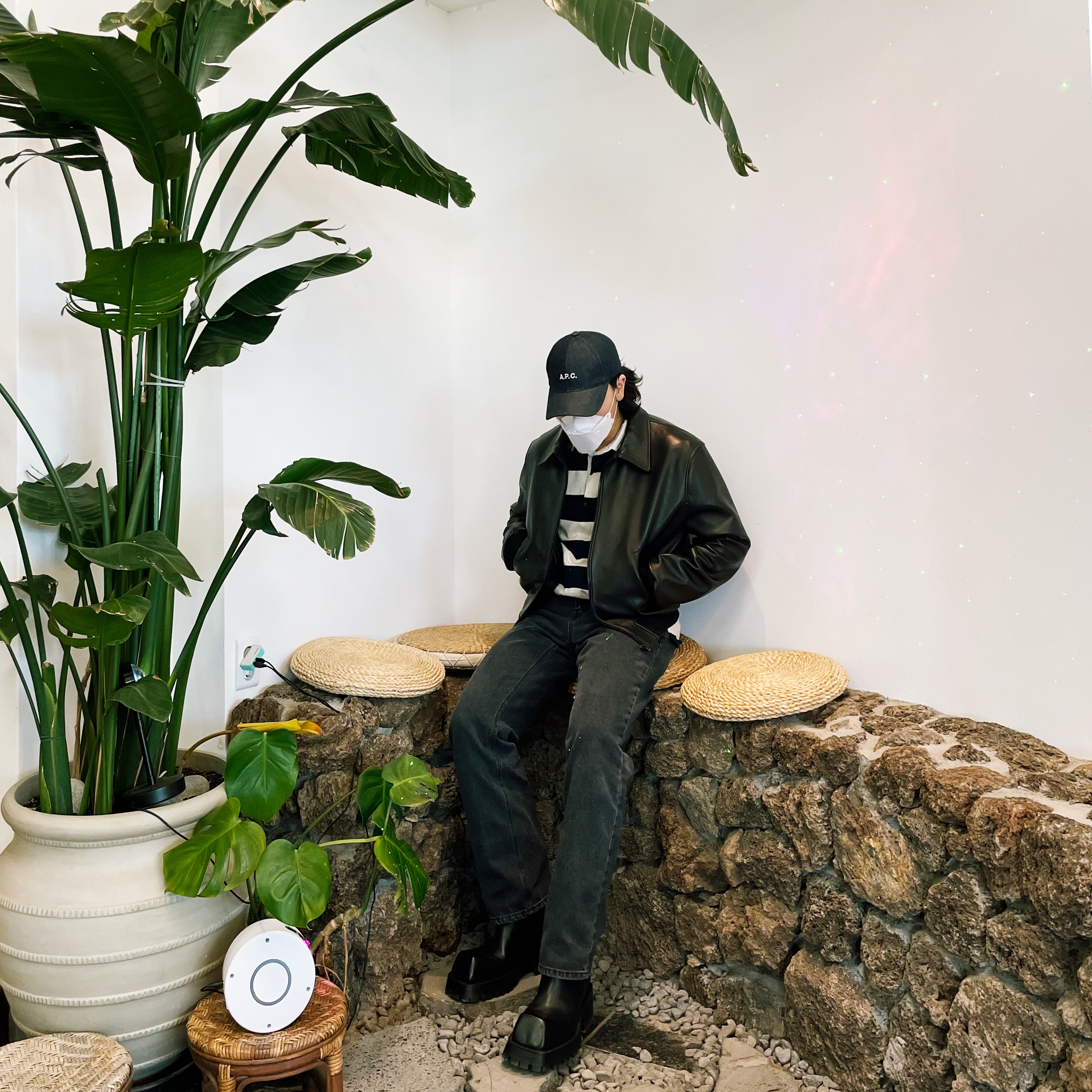 Balenciaga Trooper Rubber Boot Black 착용 스타일