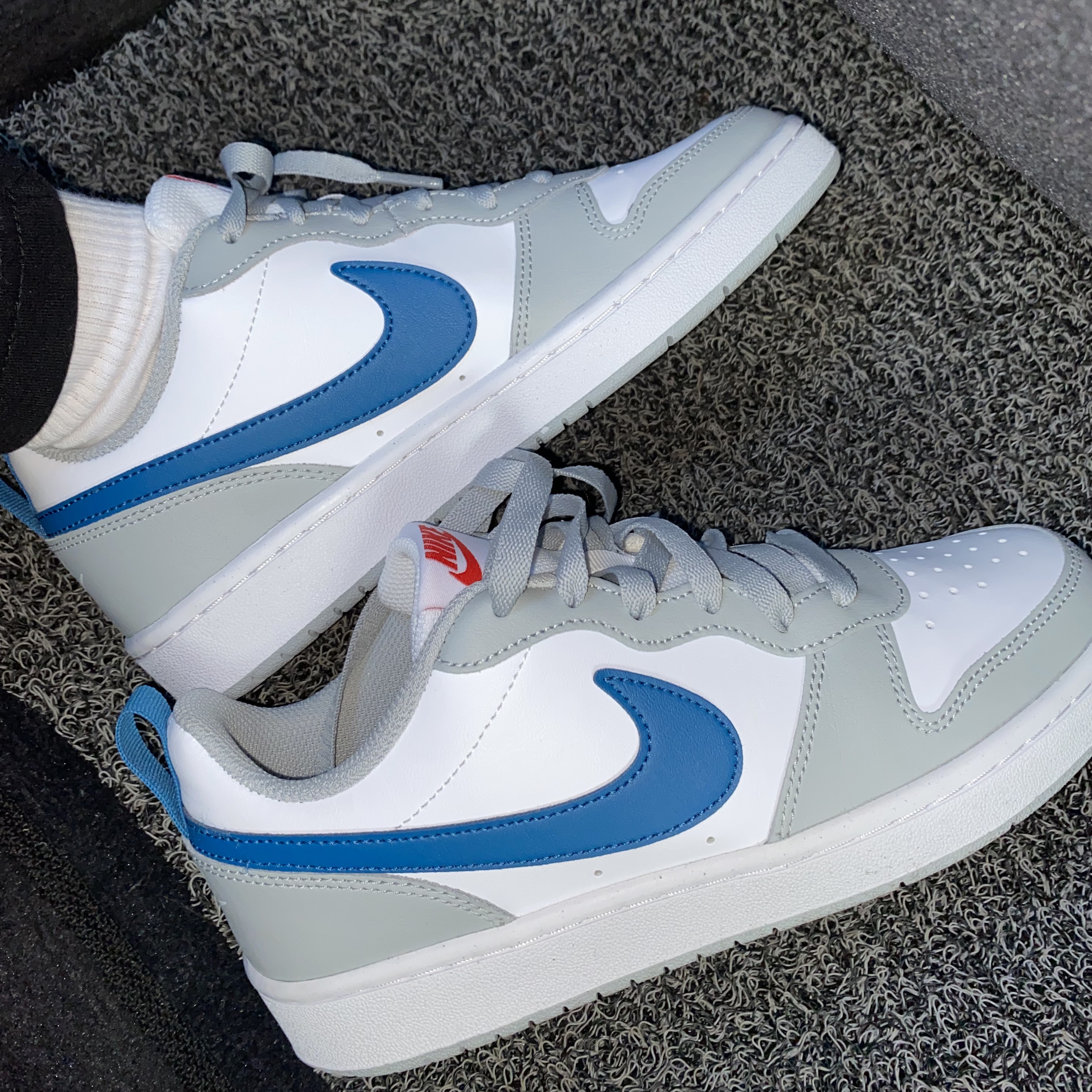 (GS) Nike Court Borough Low 2 Light Smoke Grey 착용 스타일 - 1
