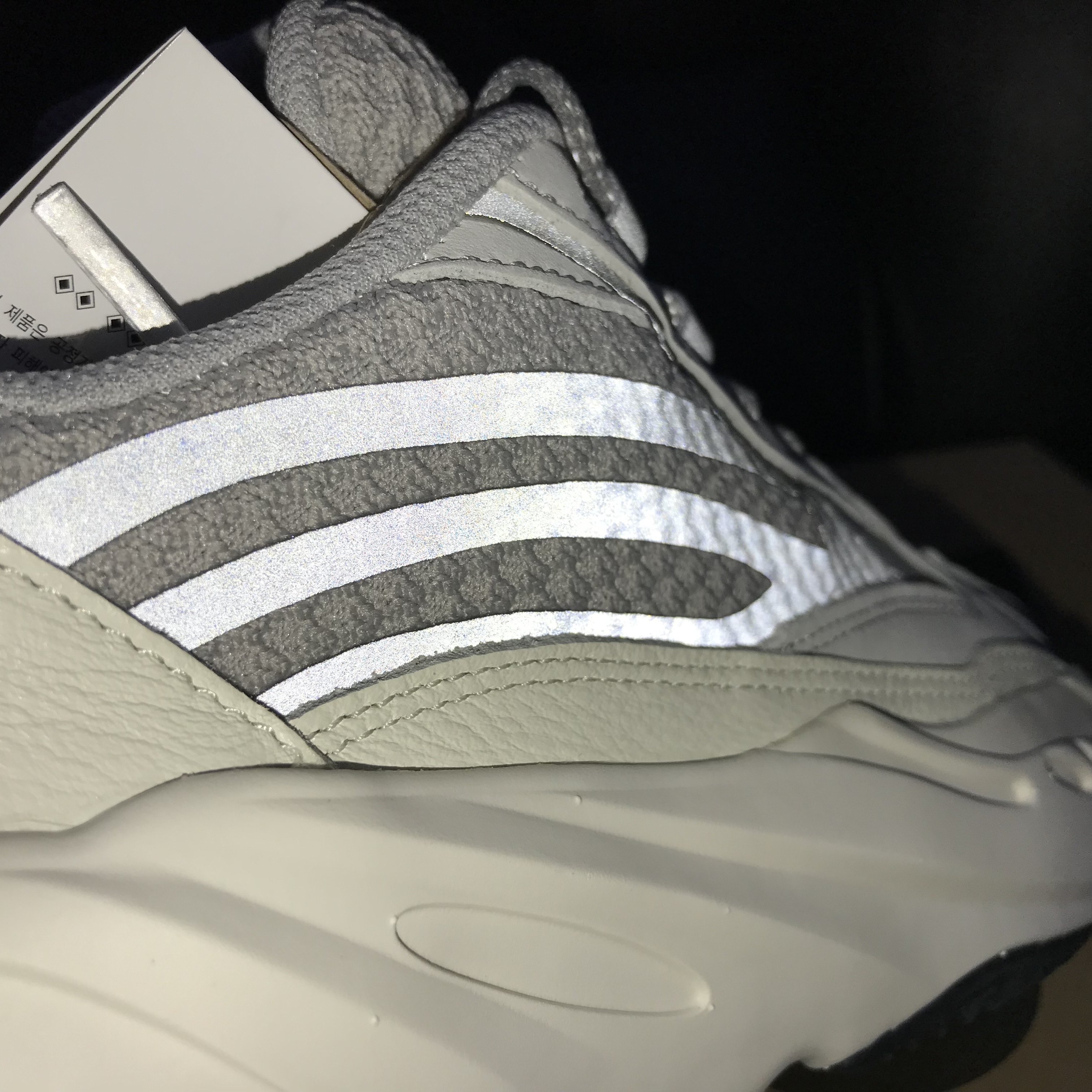 Adidas Yeezy Boost 700 V2 Static 2022 착용 스타일 - 4