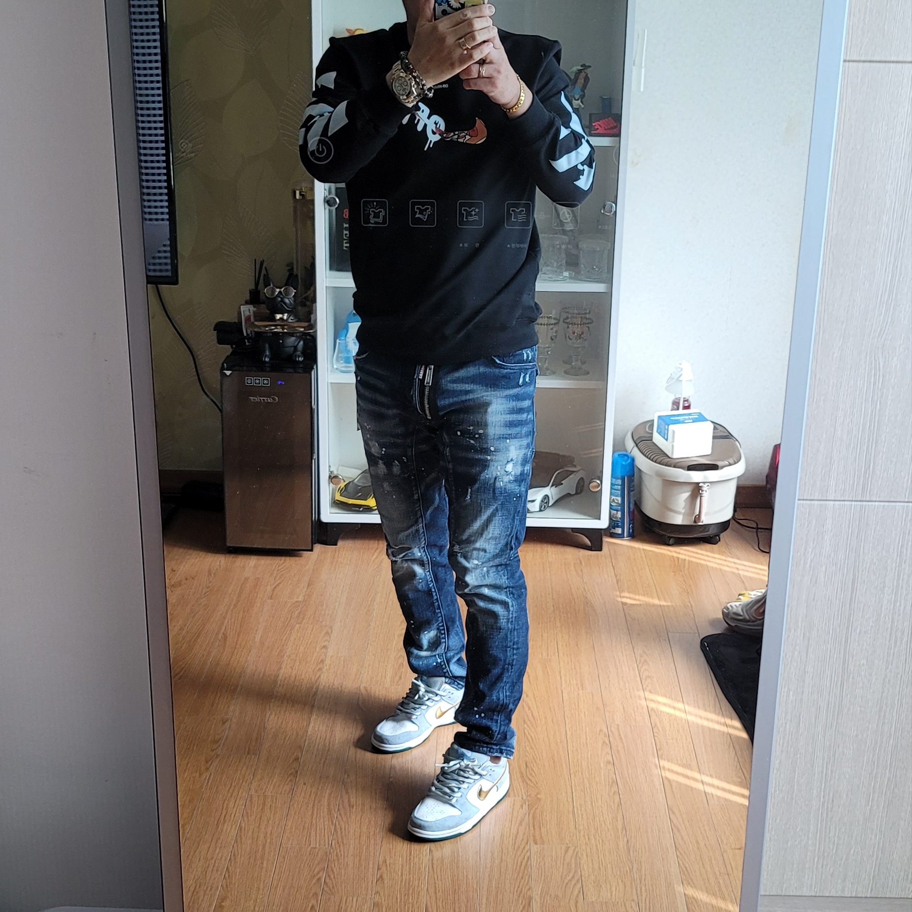 Rolex Cosmograph Daytona 40mm 116503 White Oyster, Nike x Sean Cliver SB Dunk Low Holiday Special 착용 스타일