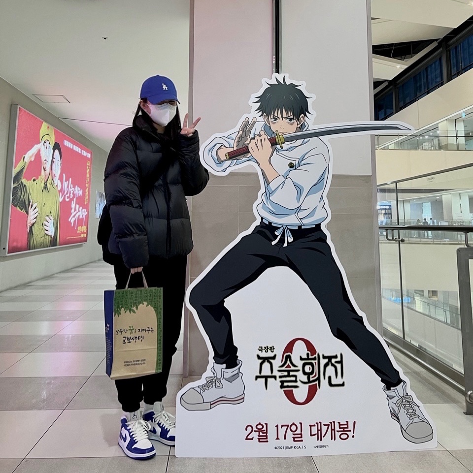 (W) Jordan 1 Mid White Hyper Royal 착용 스타일
