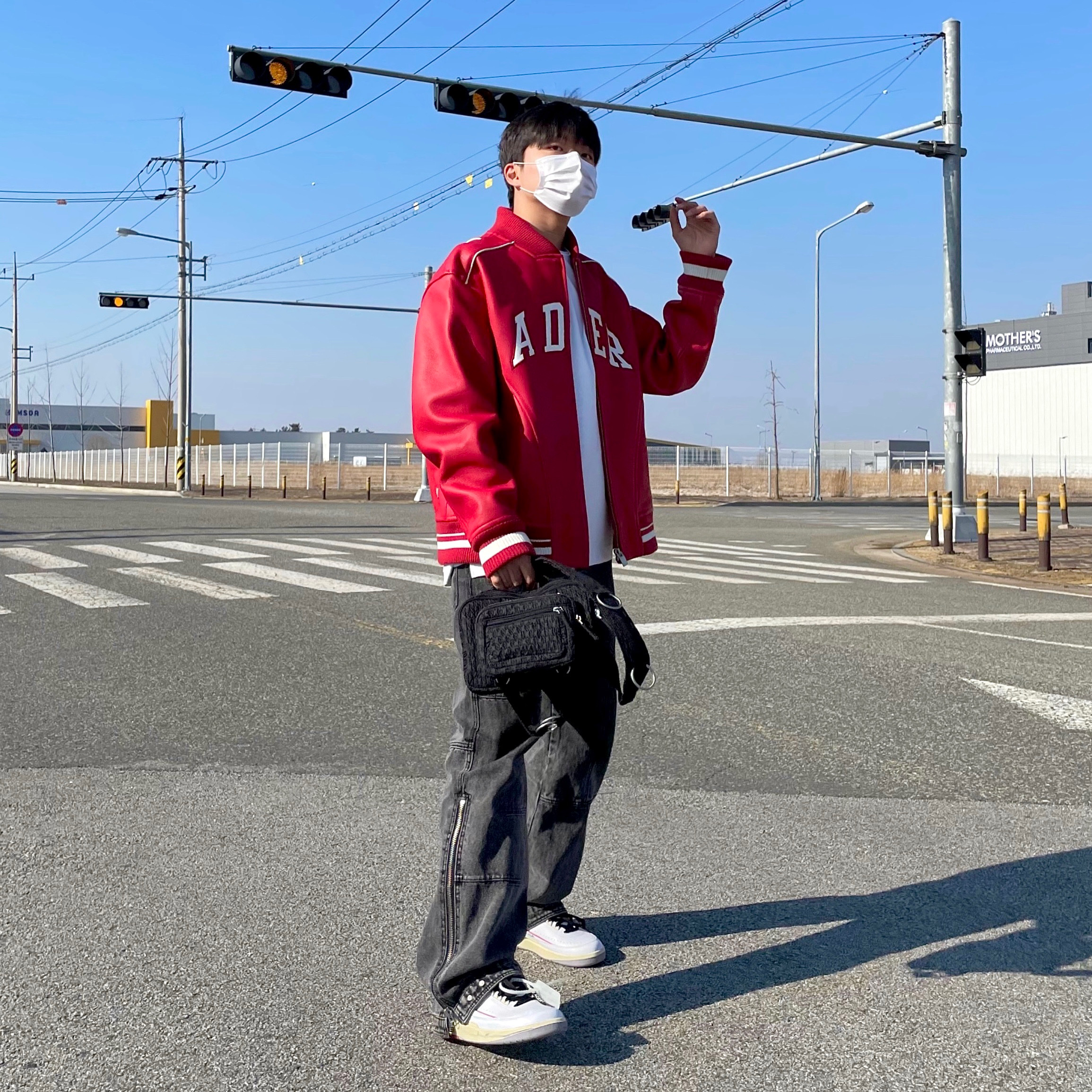 Jordan 2 x Off-White Retro Low SP White and Varsity Red 착용 스타일 - 2