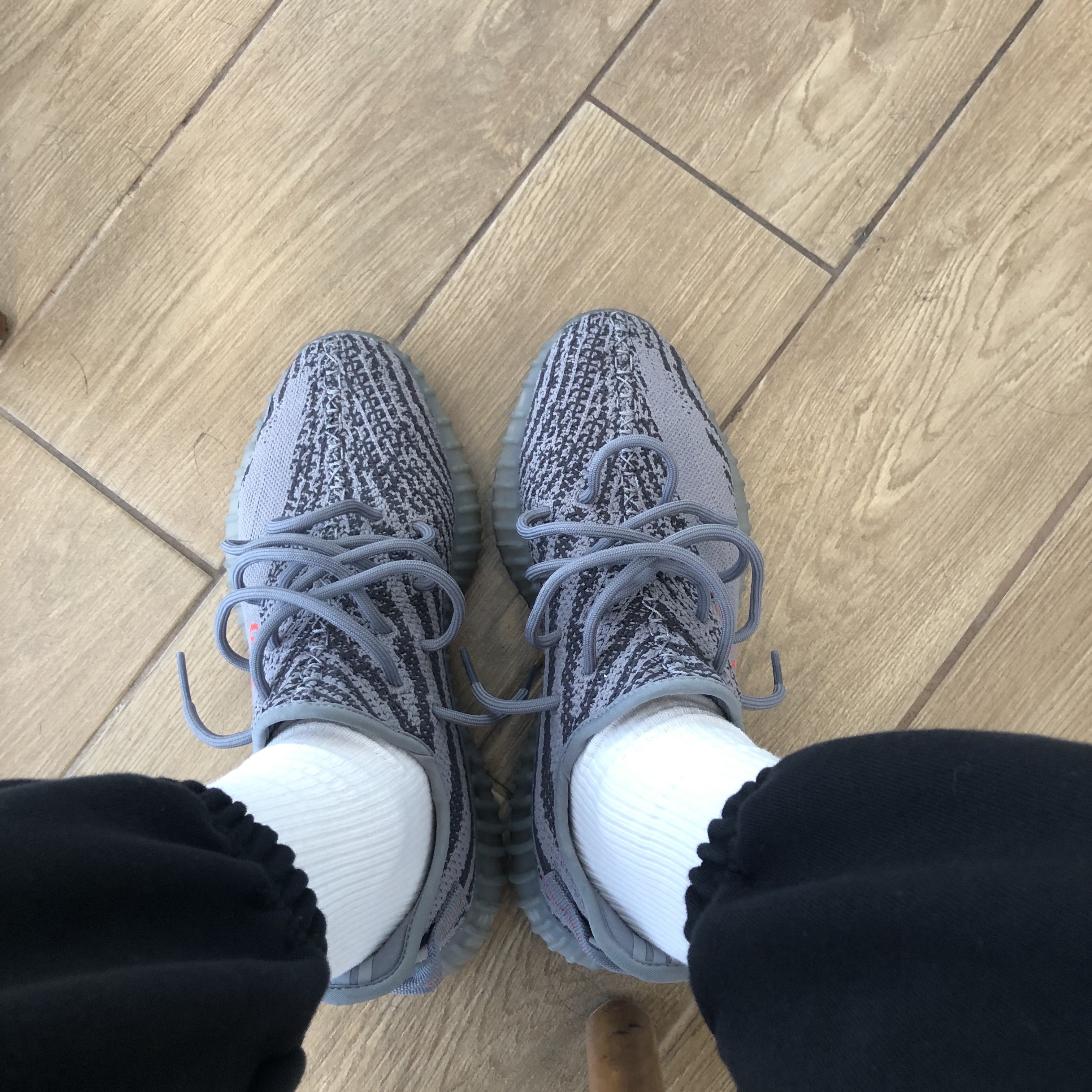 Adidas Yeezy Boost 350 V2 Beluga 2.0 착용 스타일 - 1
