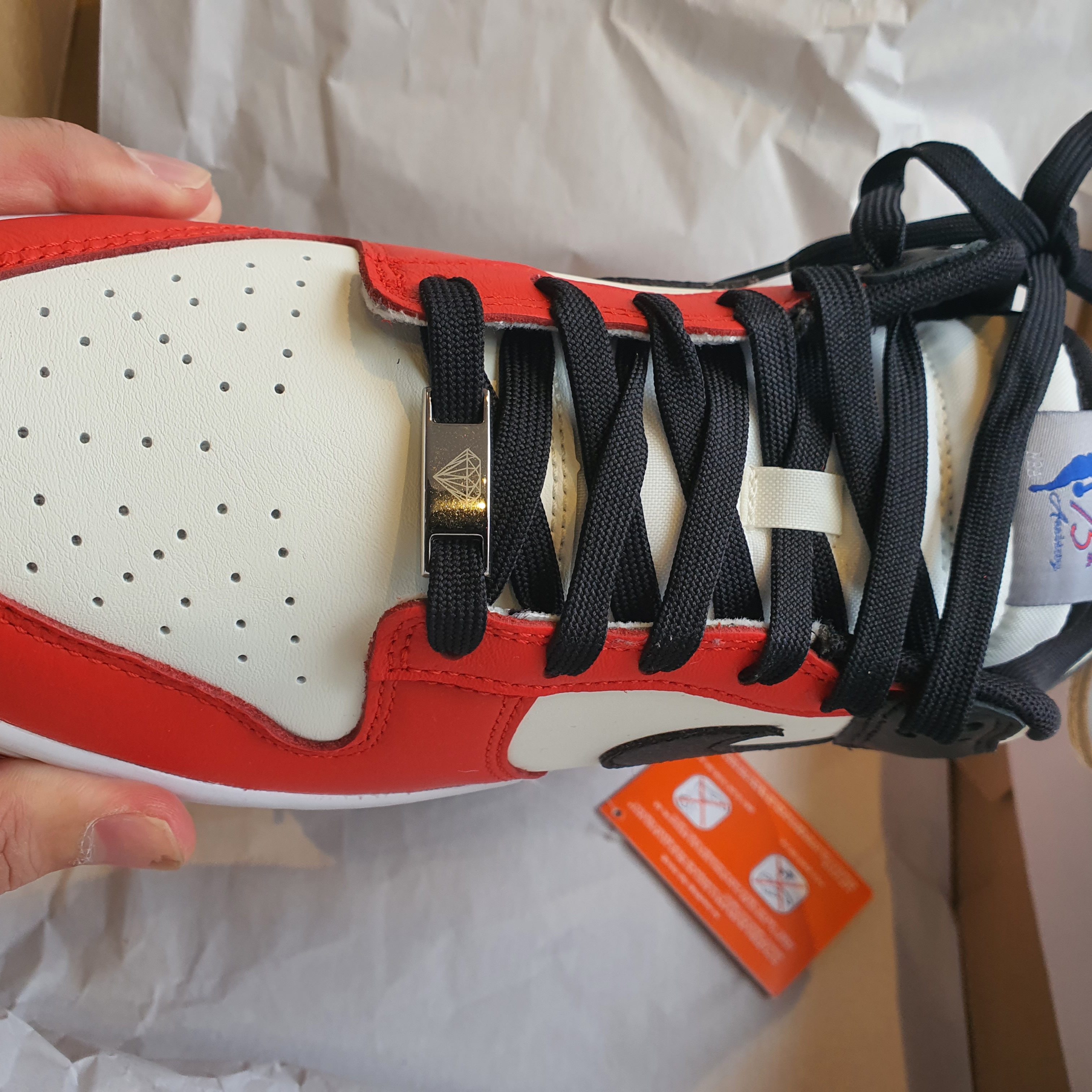 (W) Nike Dunk Low SE Patchwork, Nike x NBA Dunk Low Retro EMB Black and Chile Red 착용 스타일 - 4