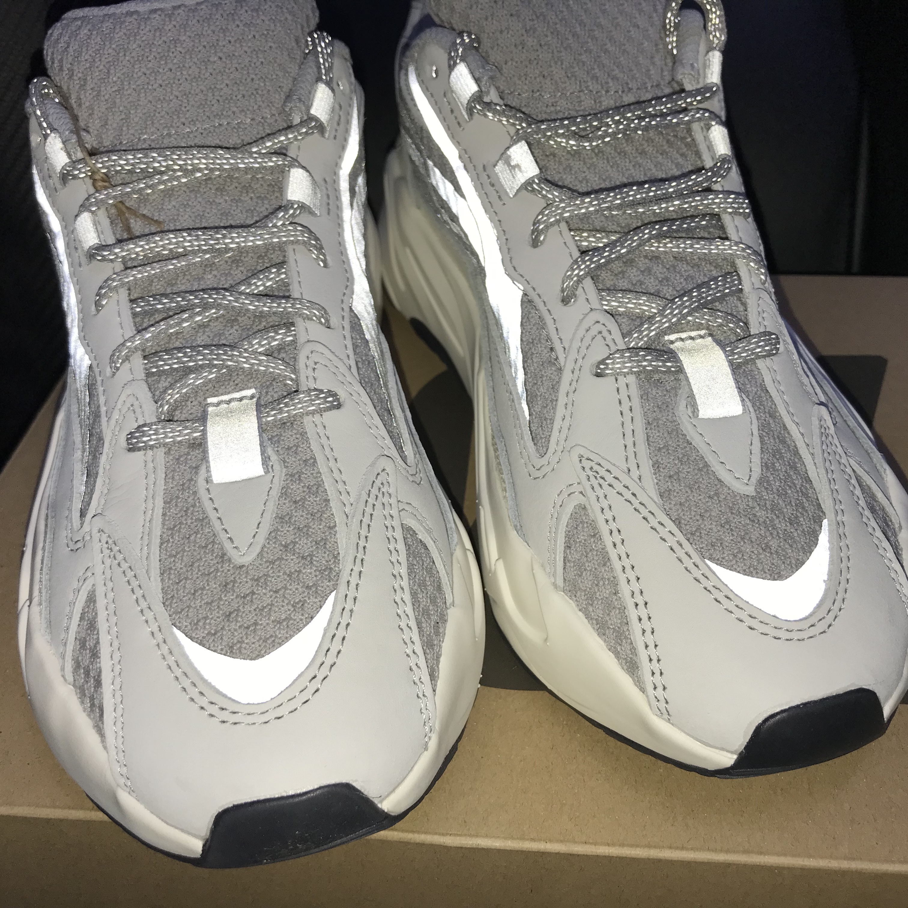 Adidas Yeezy Boost 700 V2 Static 2022 착용 스타일 - 3