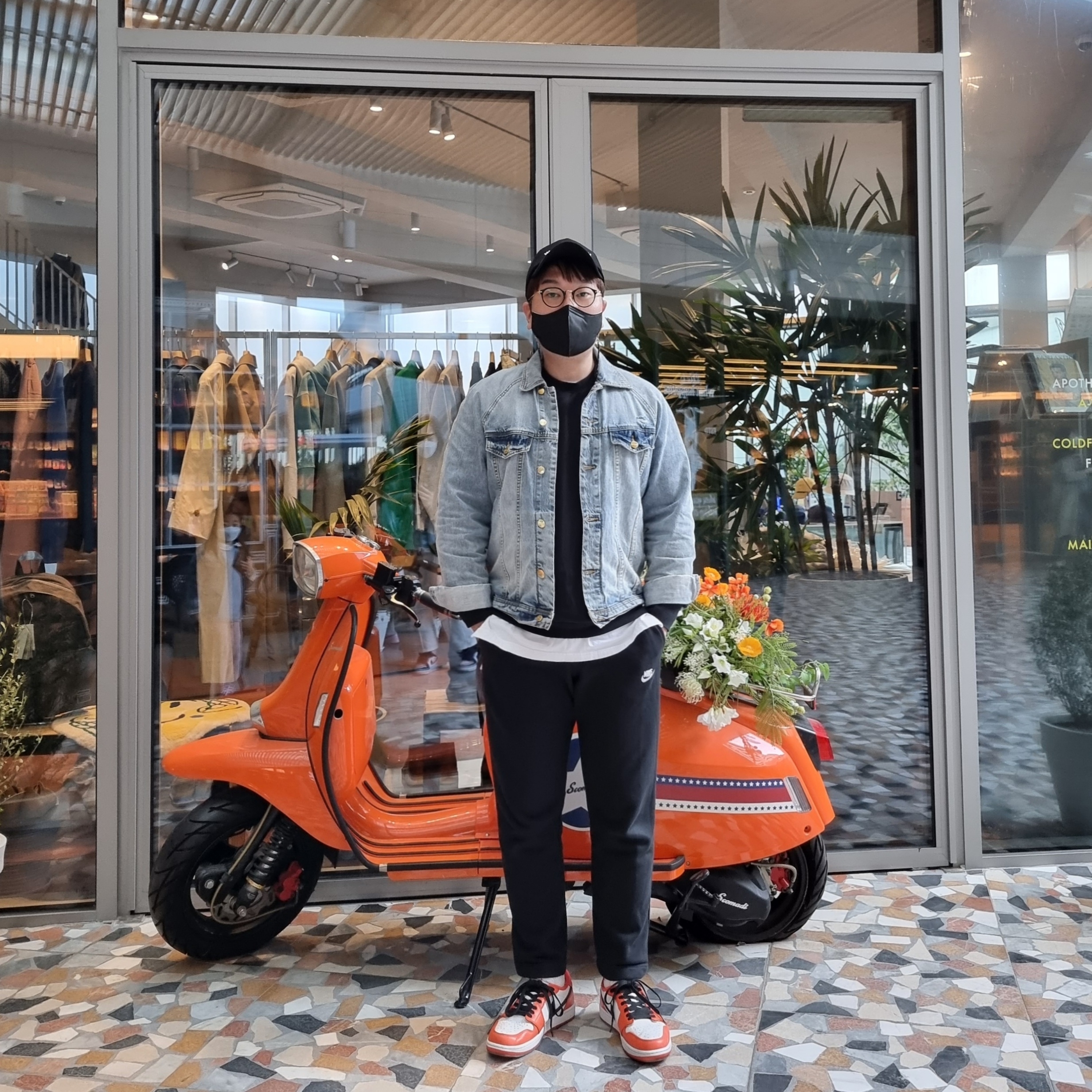 Jordan 1 Low OG Starfish, Essentials Denim Trucker Jacket Light Indigo - 20FW 착용 스타일