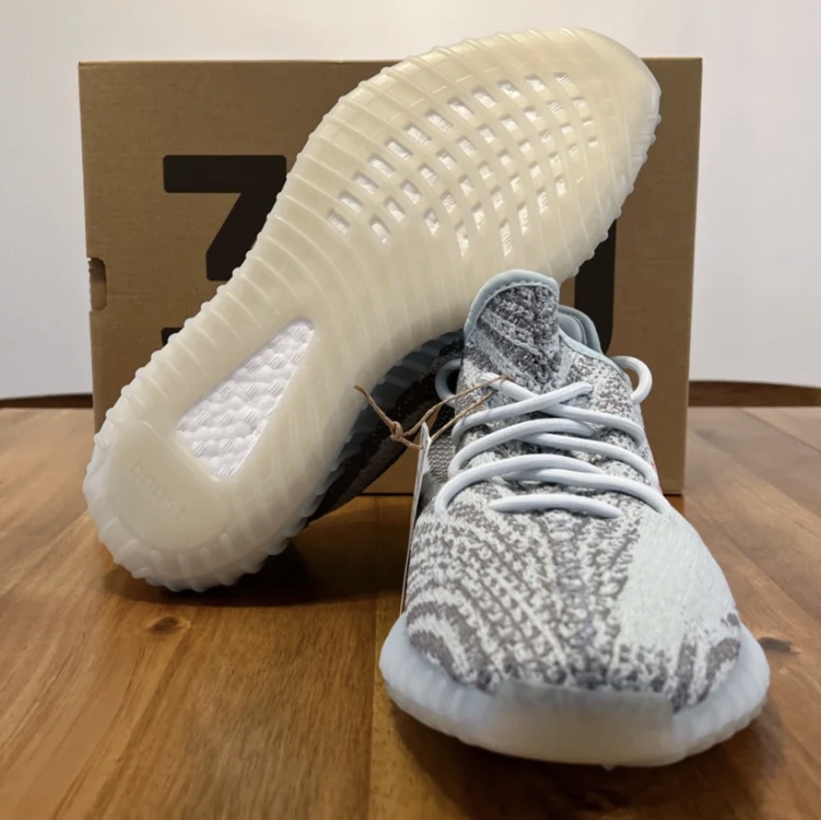 Adidas Yeezy Boost 350 V2 Blue Tint 2017 착용 스타일 - 4