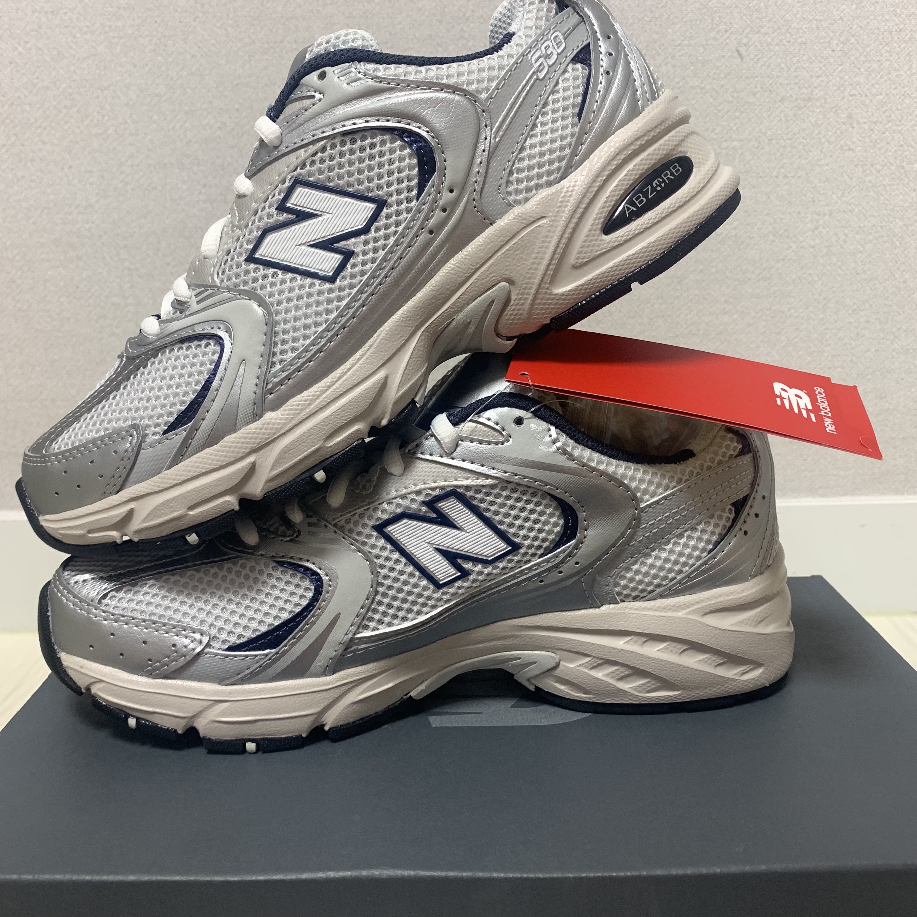 New Balance 530 Steel Grey 착용 스타일 - 3