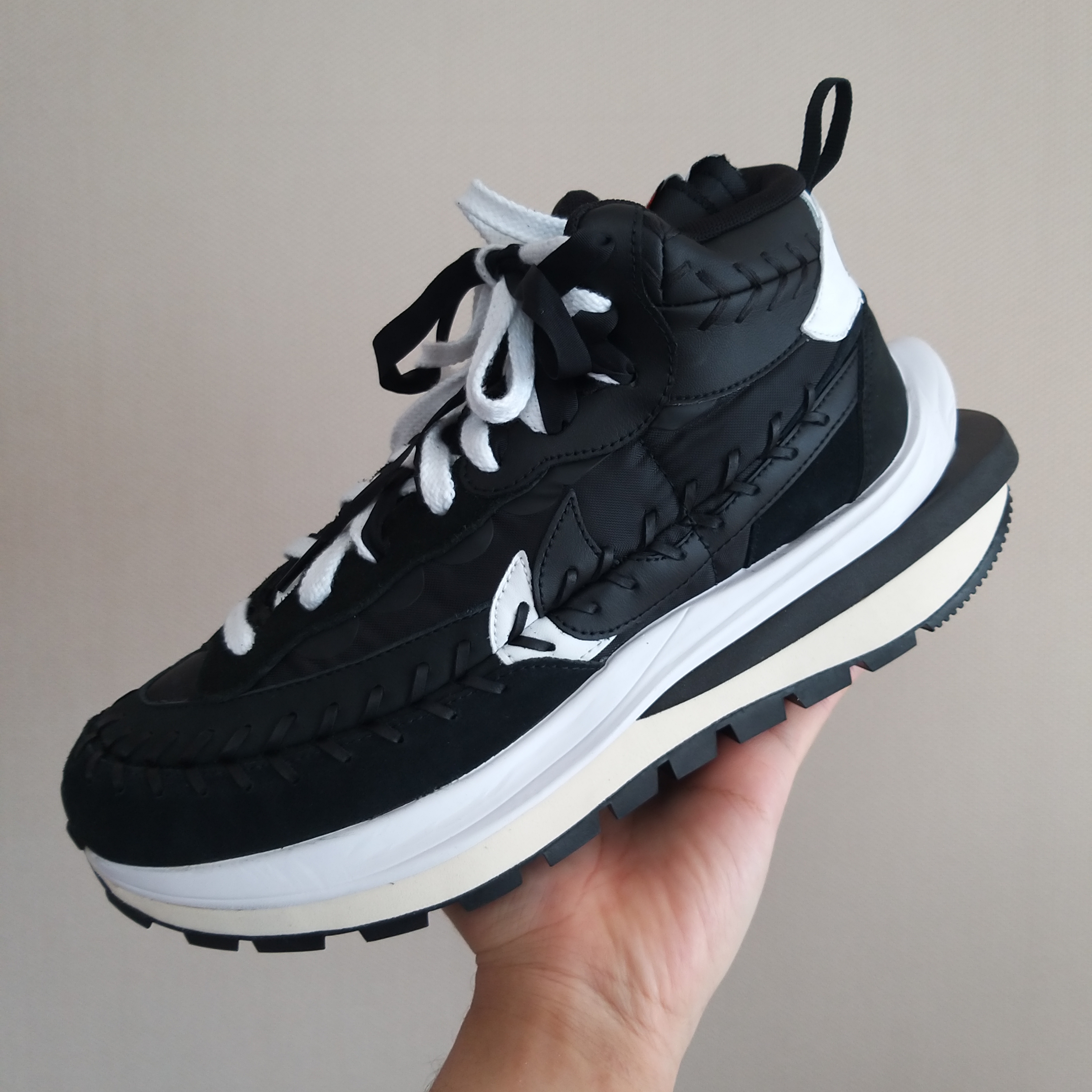 Nike x Sacai x Jean Paul Gaultier VaporWaffle Black White 착용 스타일