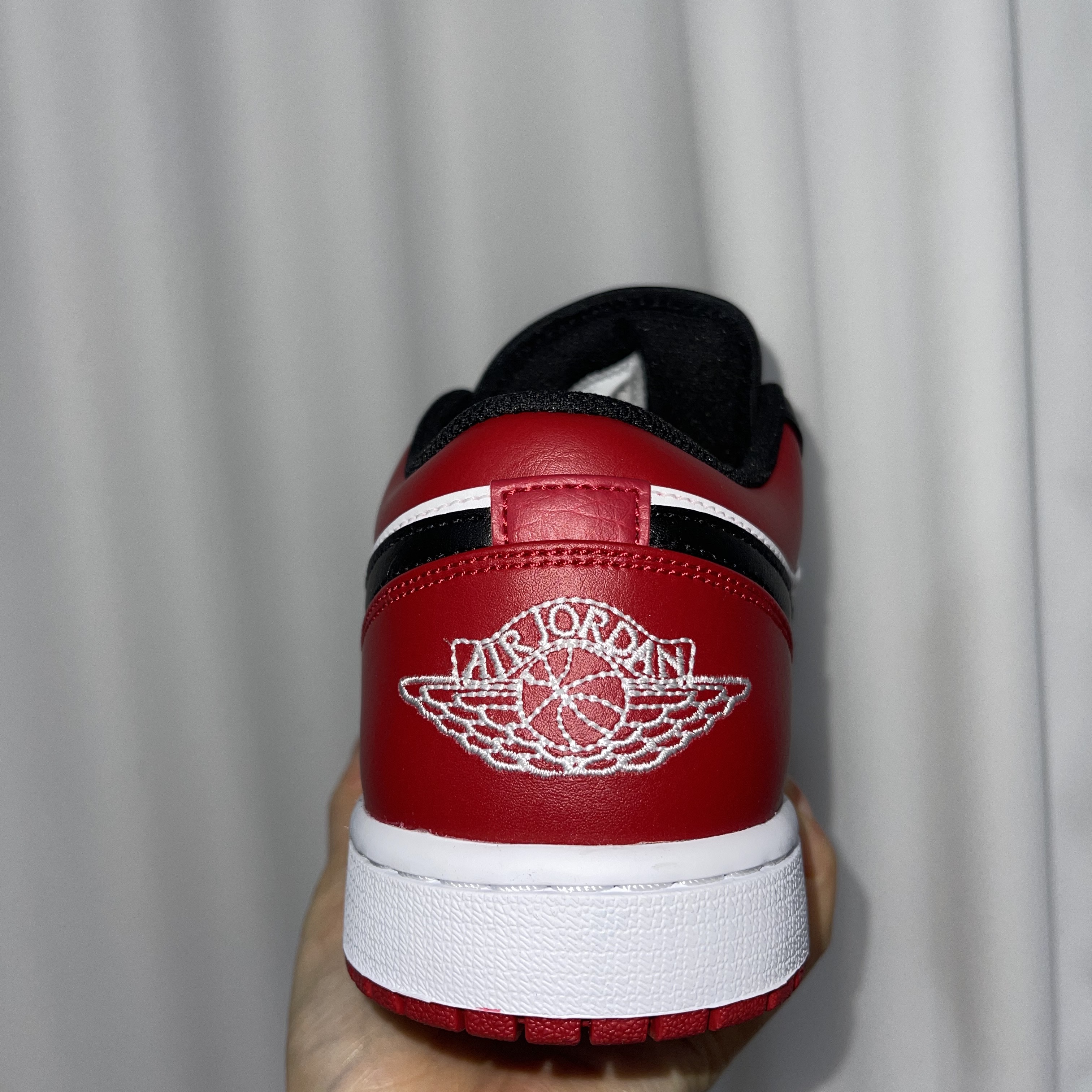 Jordan 1 Low Bred Toe 착용 스타일 - 3