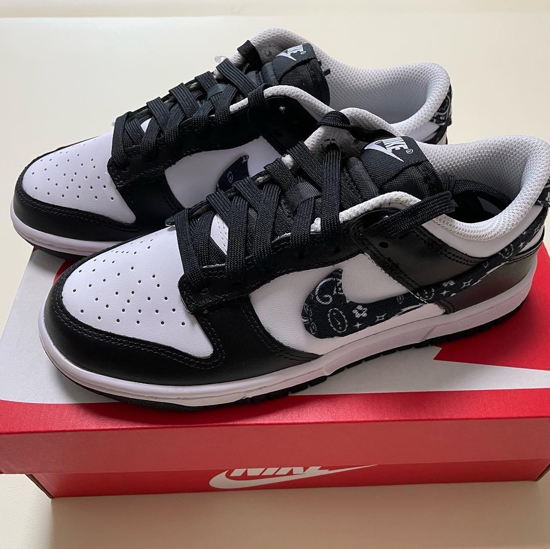 (W) Nike Dunk Low Essential Black Paisley 착용 스타일