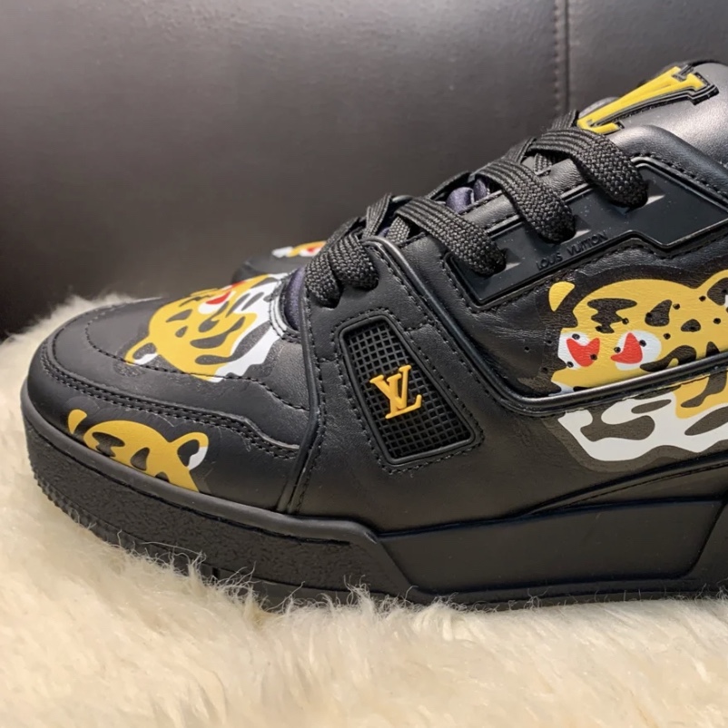 Louis Vuitton x Nigo LV Trainer Sneakers Black, Louis Vuitton x Nigo Monogram Patchwork Denim Hoodie Indigo 착용 스타일 - 1