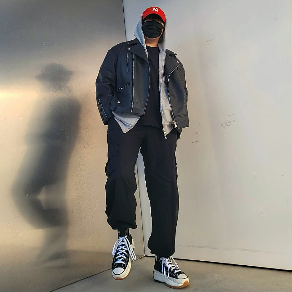 Converse x JW Anderson Run Star Hike Hi Black 착용 스타일 - 1