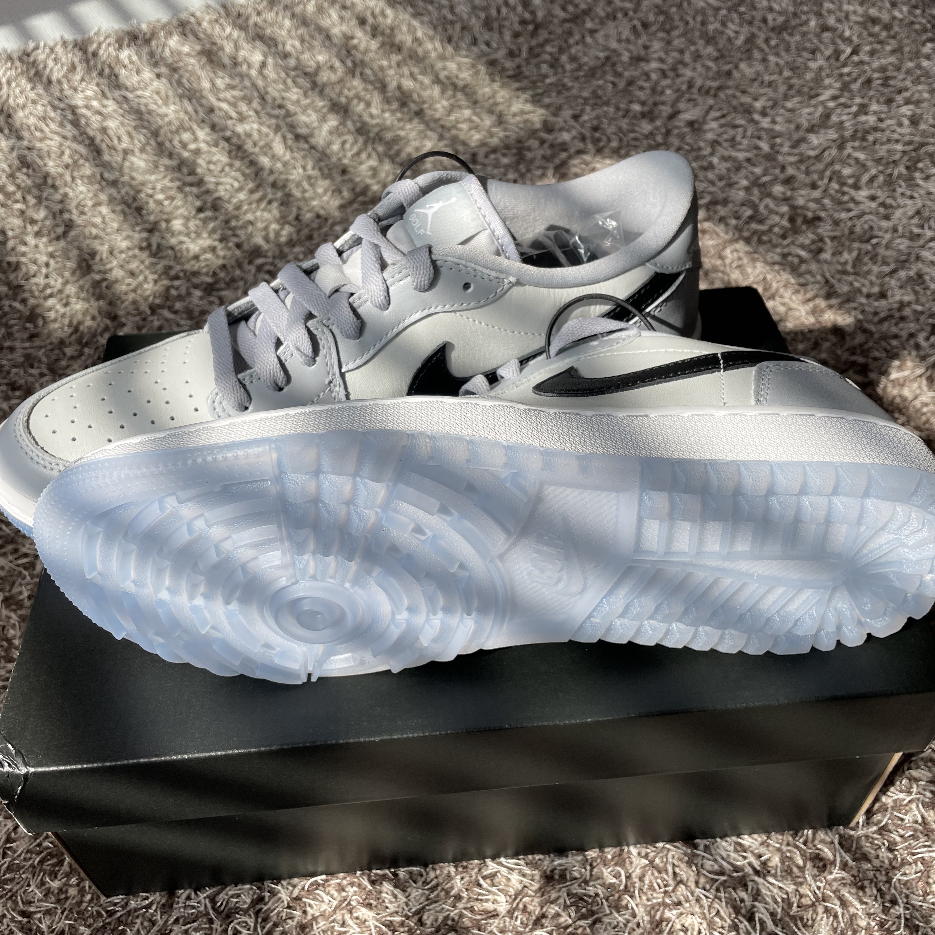 Jordan 1 Low Golf Wolf Grey 착용 스타일 - 2