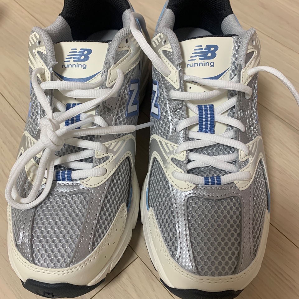 New Balance 530 Steel Blue 착용 스타일 - 1