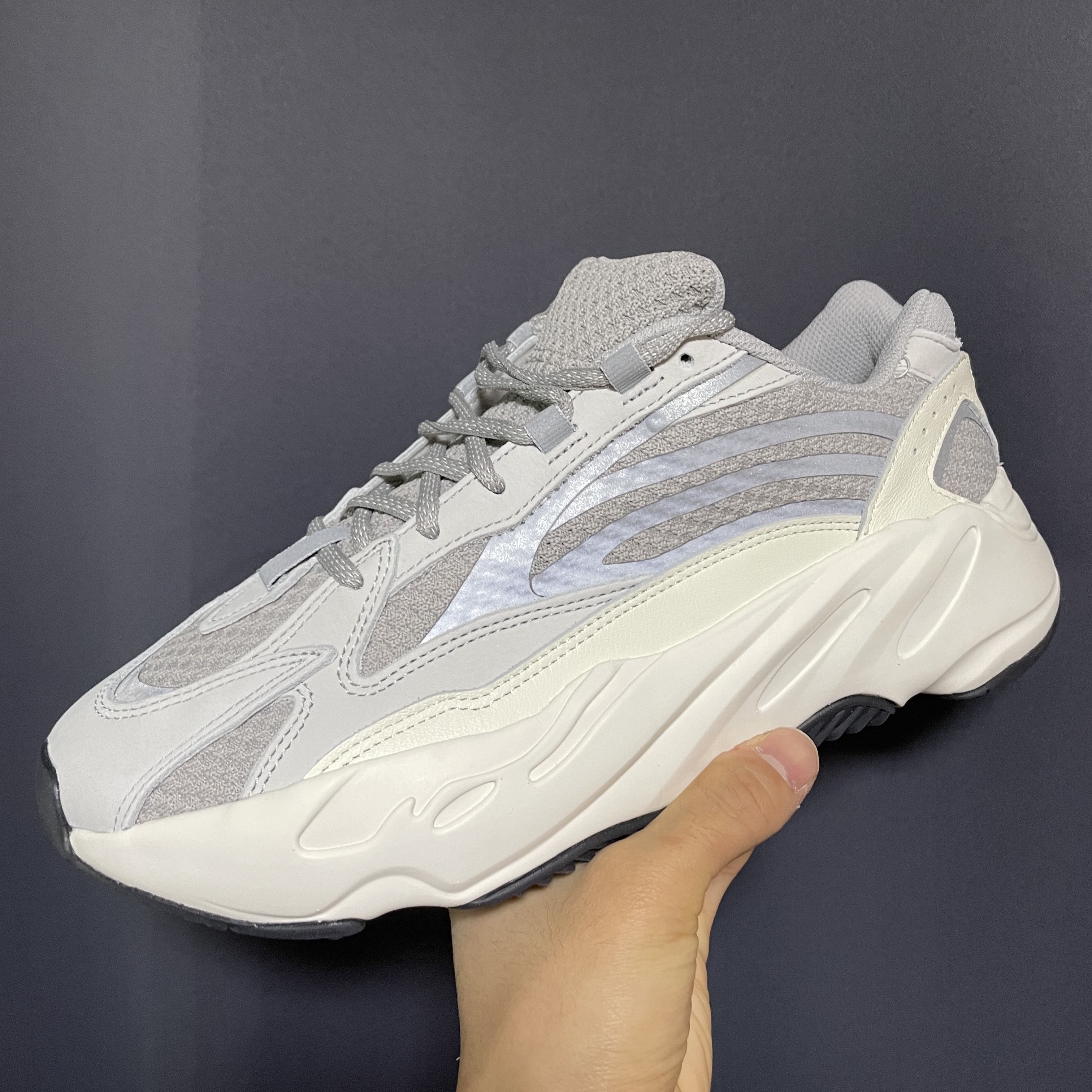 Adidas Yeezy Boost 700 V2 Static 2022, Adidas Yeezy Boost 700 V2 Static 2018 착용 스타일