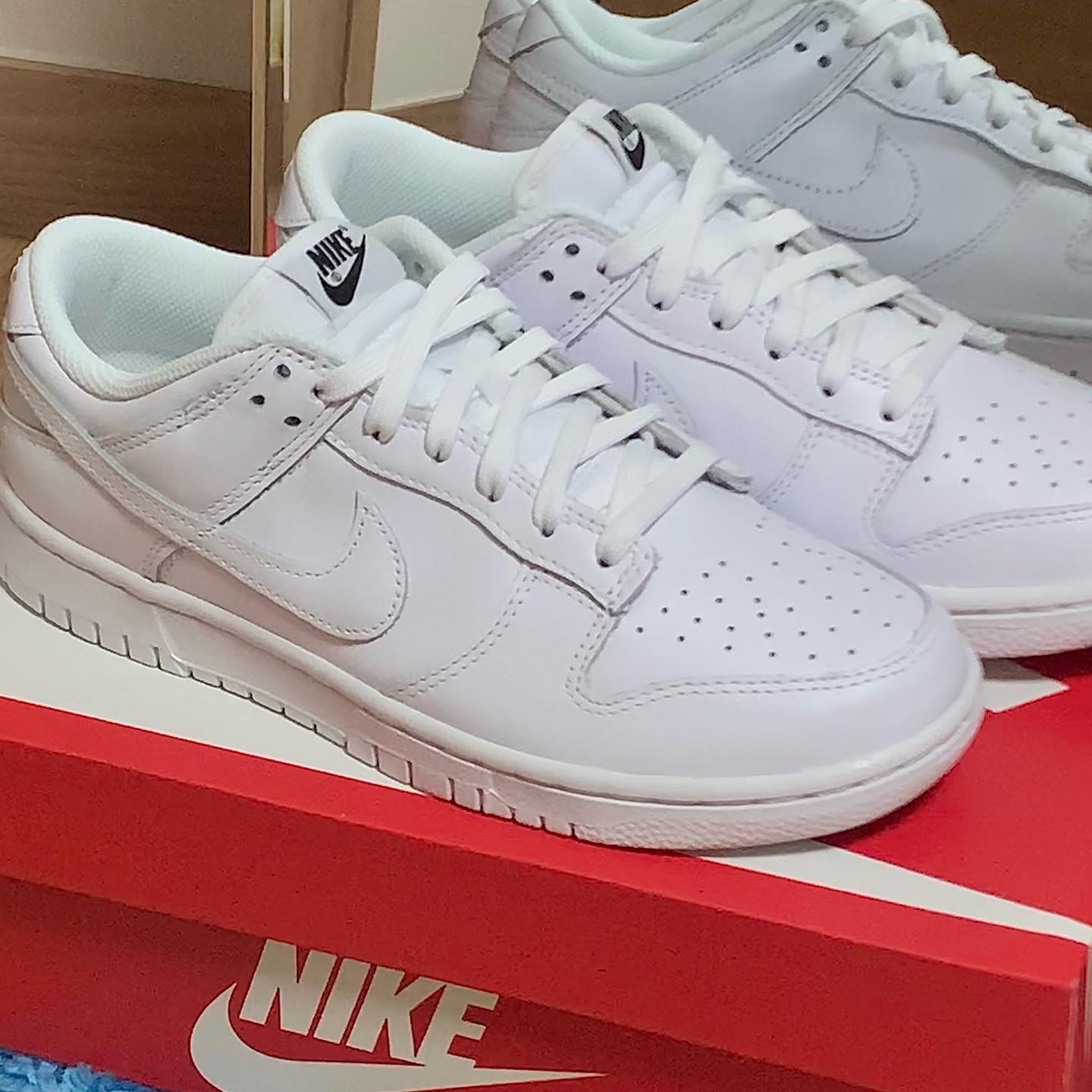 (W) Nike Dunk Low Triple White 착용 스타일 - 1